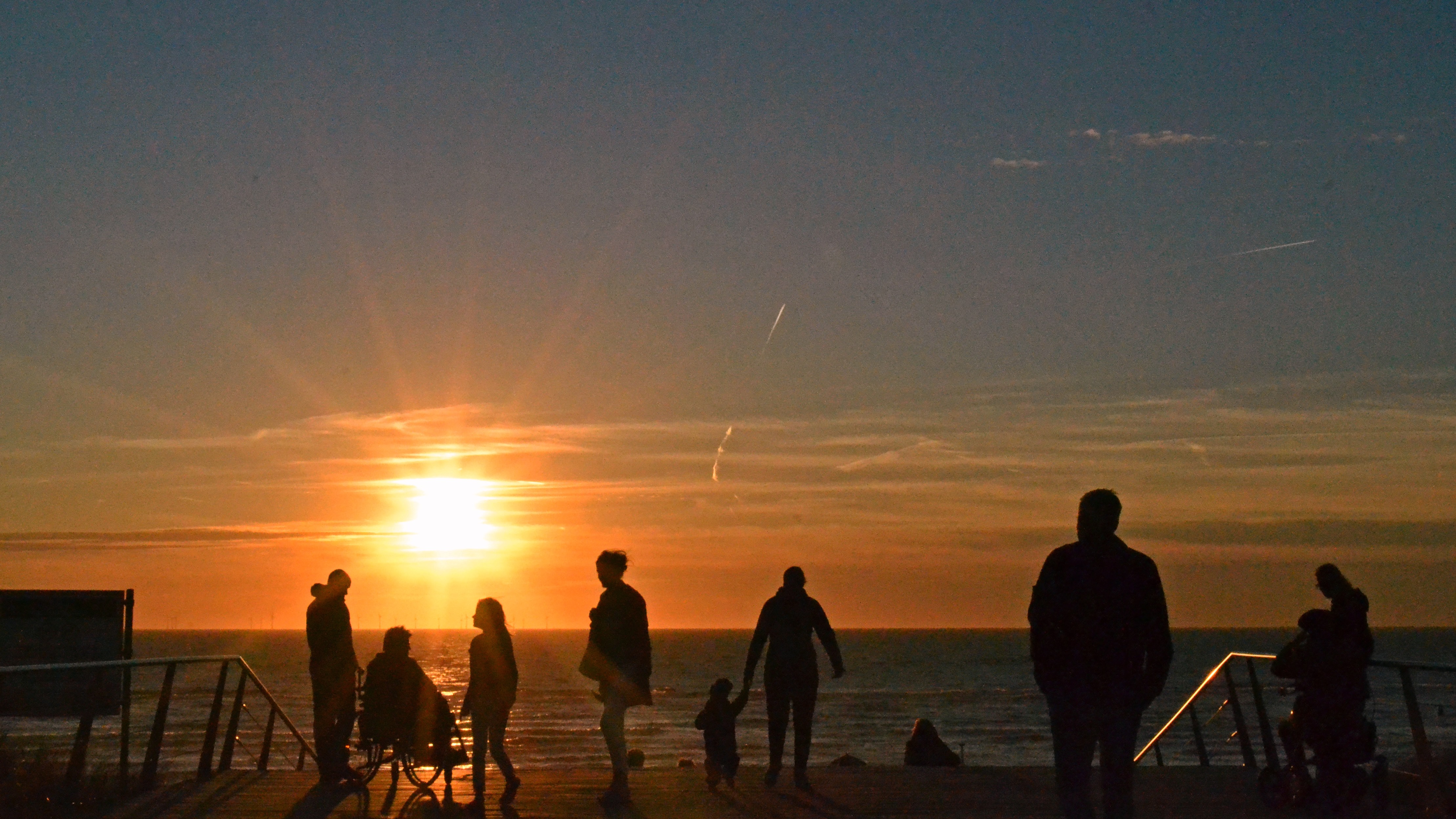 Stralende zonsondergang in Egmond aan Zee (Foto: Sjef Kenniphaas)