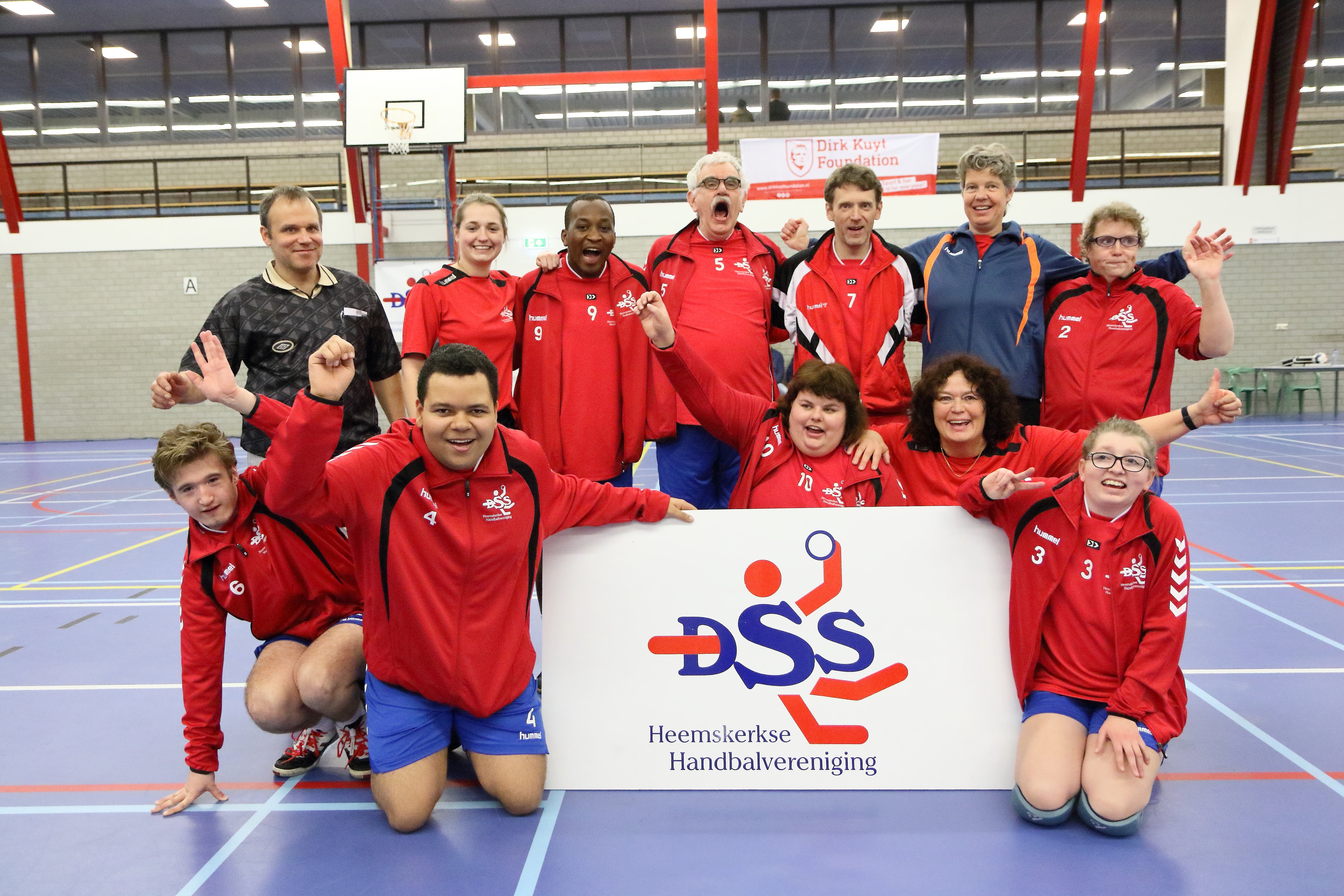 Bij het G-handbal van DSS staan plezier en enthousiasme voorop. (Foto: Maxime Sinnige)