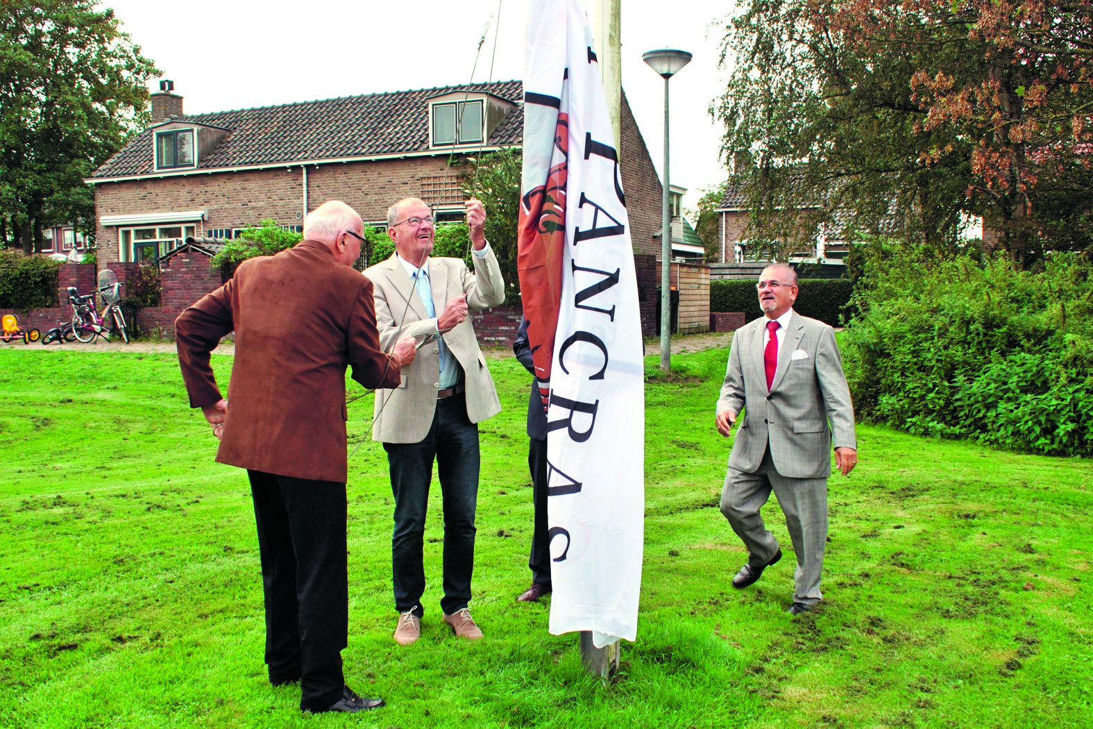 Met het hijsen van de Sint Pancrasvlag was de opening een feit.