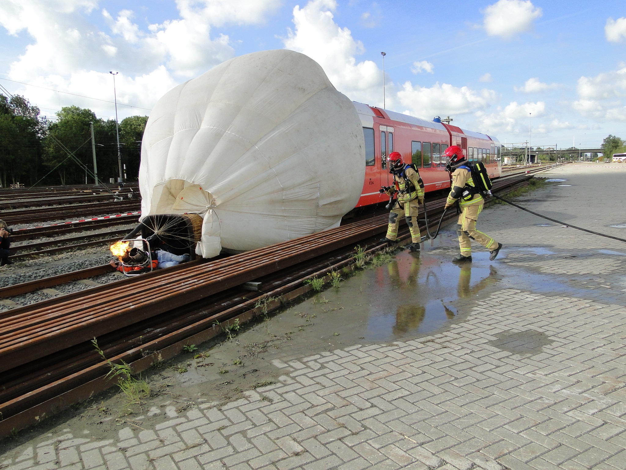 In het scenario landde de luchtballon voor een treinstel waardoor er in een klap een aantal gewonden vielen. (Foto: Pep)