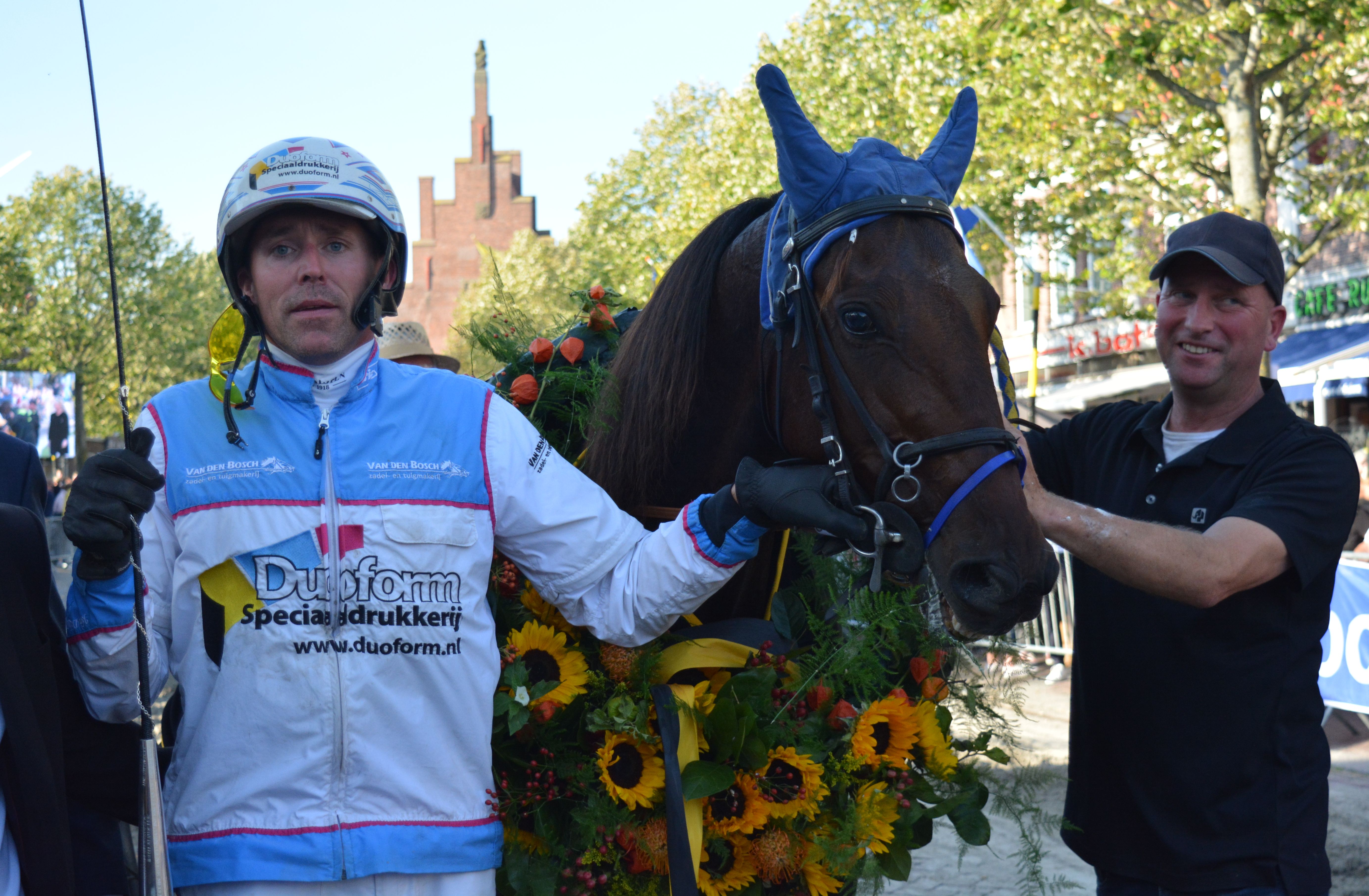 John Dekker en Boucher le Blanc als overwinnaars van de draverij van Medemblik. (Foto: aangeleverd)