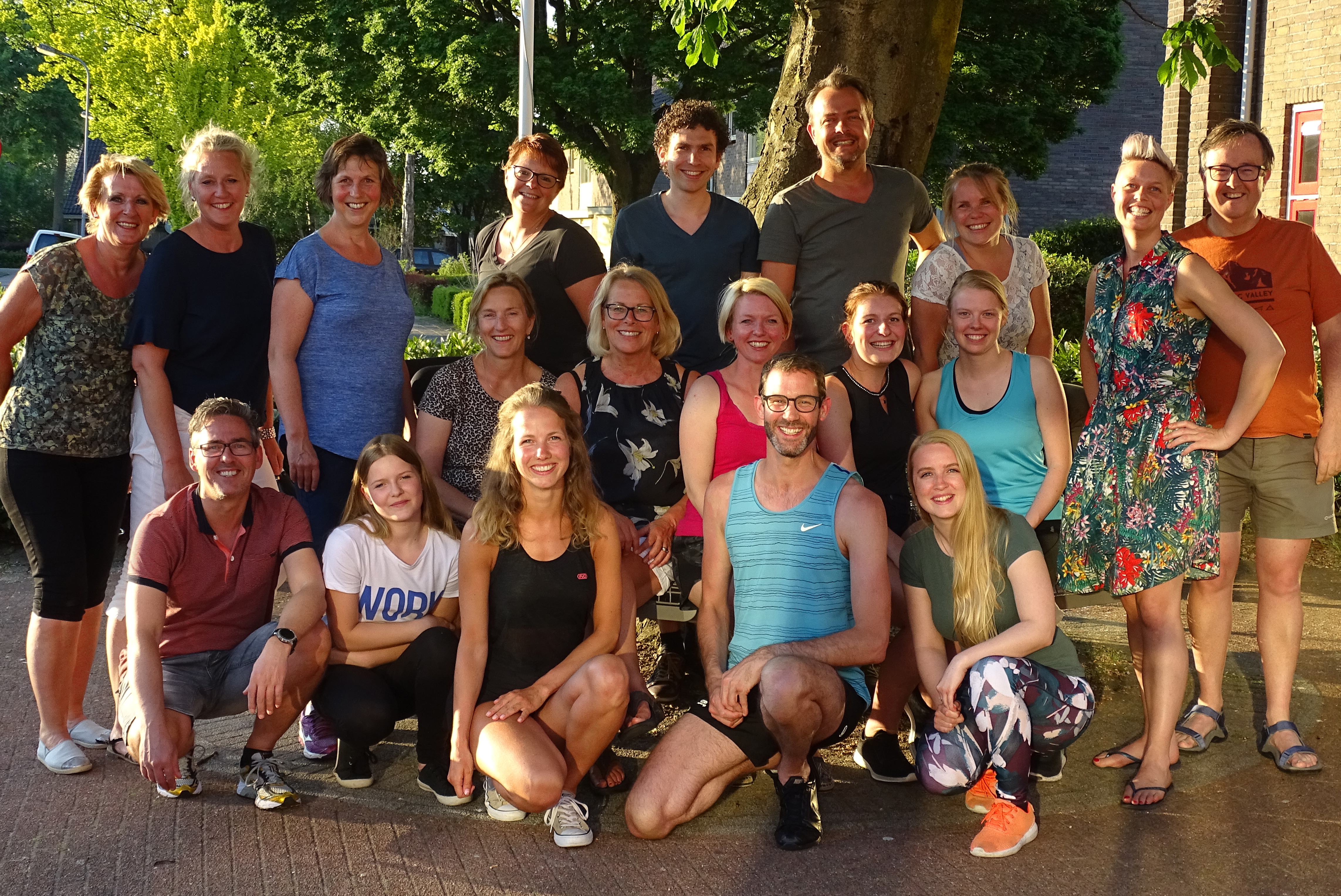 Het ensemble van de musical The Weddding Singer. (Foto: aangeleverd)