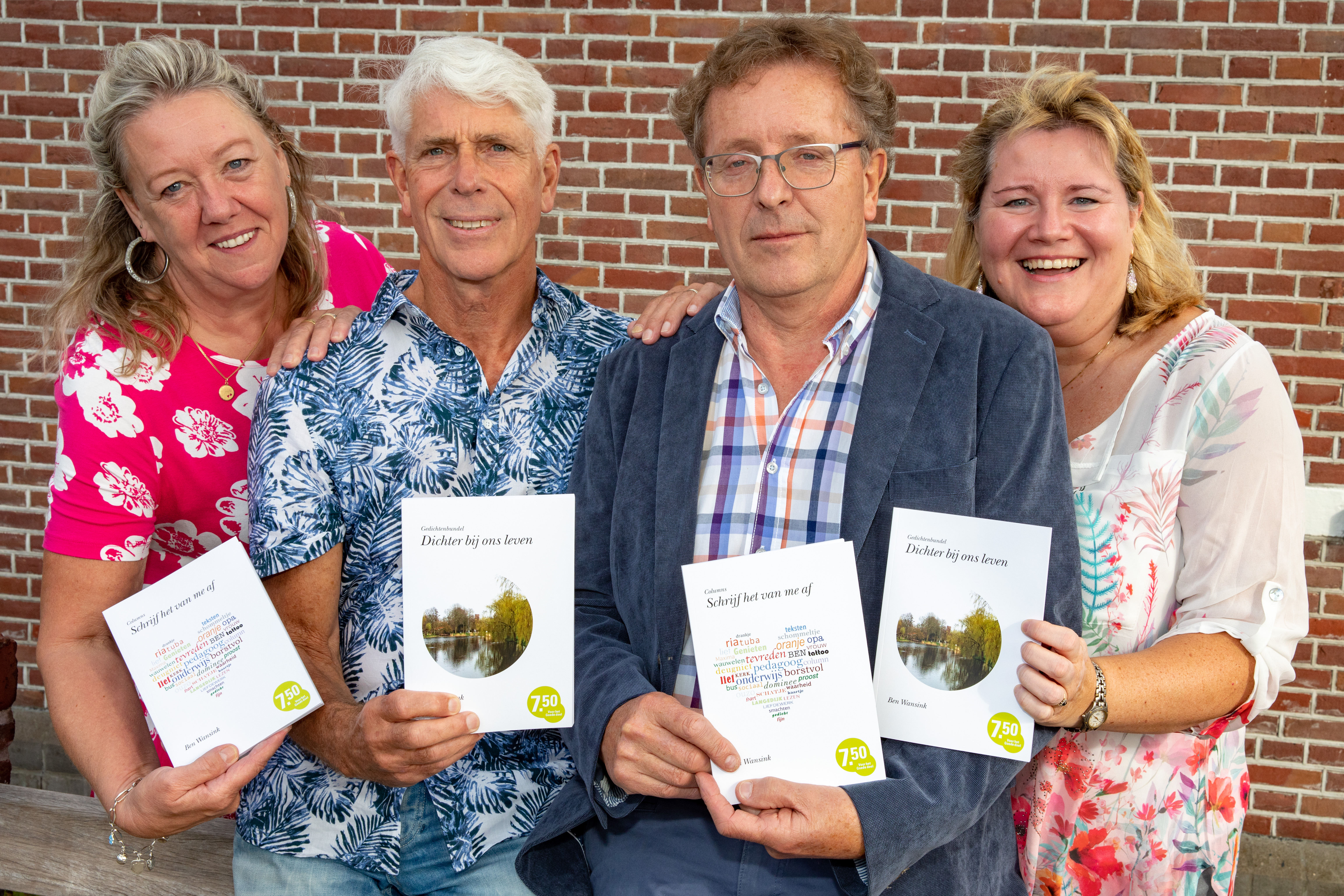 V.l.n.r. Iet van de Berg (seniorencoach Wonen Plus Welzijn), Guido Lamm (zanger), Ben Wansink (auteur) en Marieke Neesen (St. Lief Langedijk). (Foto: Vincent de Vries/RM)