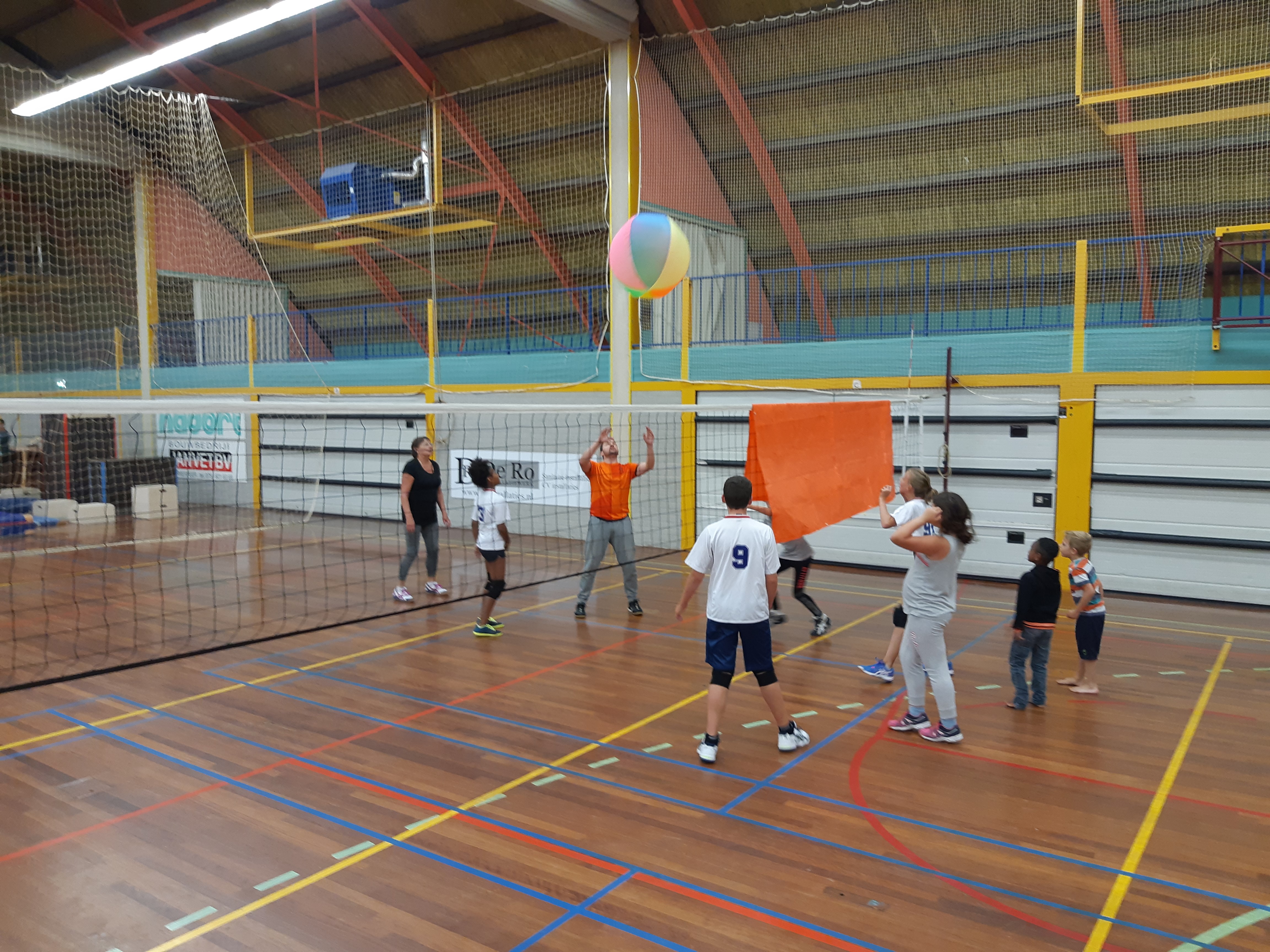 VCC'92 uit Wormer houdt voor kinderen van 7 tot en met 9 jaar tien volleybaltrainingen. (Foto: VCC'92)