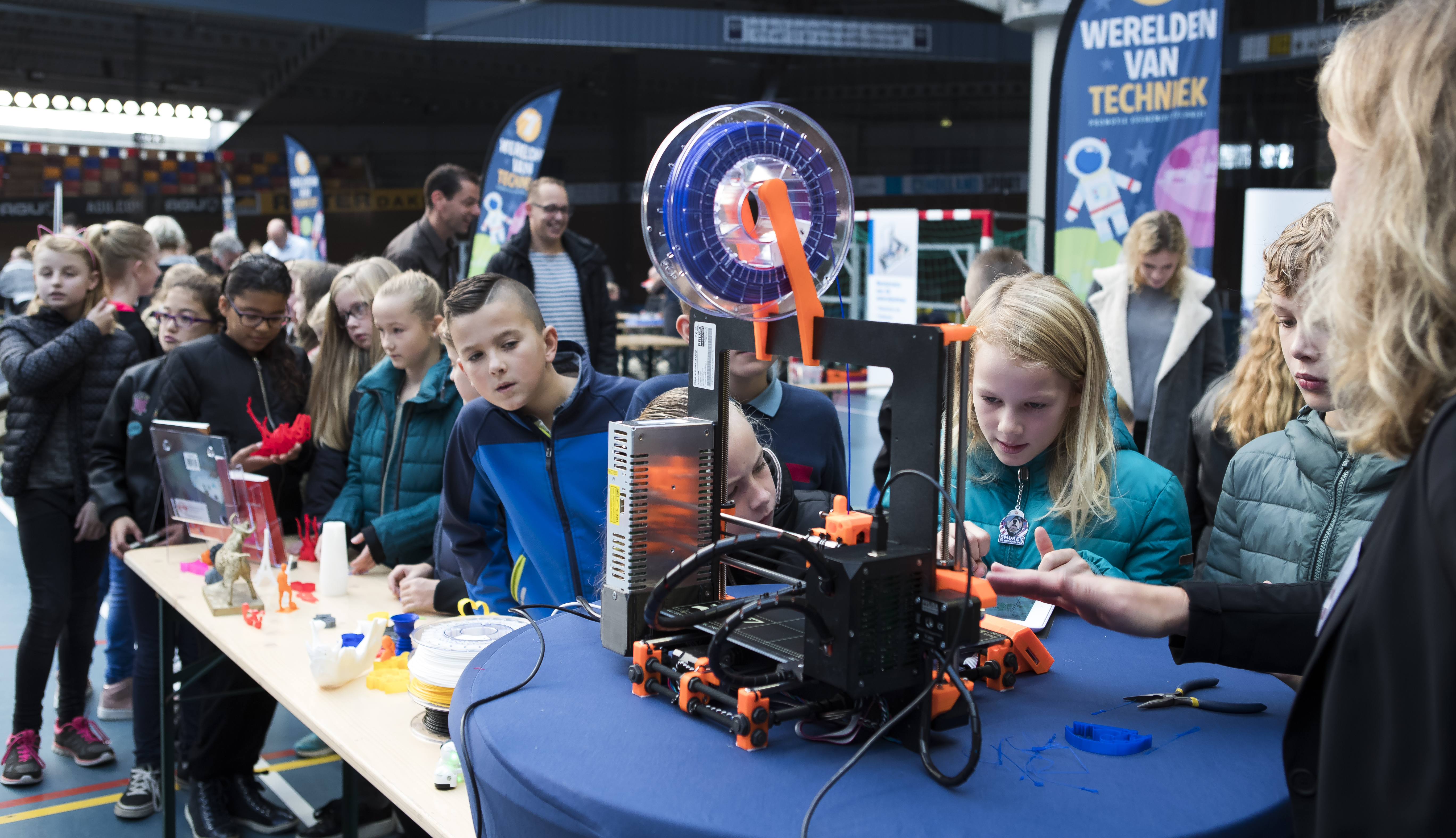 Leerlingen gaan ook aan de slag met 3D-printers. (Foto: PETevents / fotograaf: Koen Suyk)