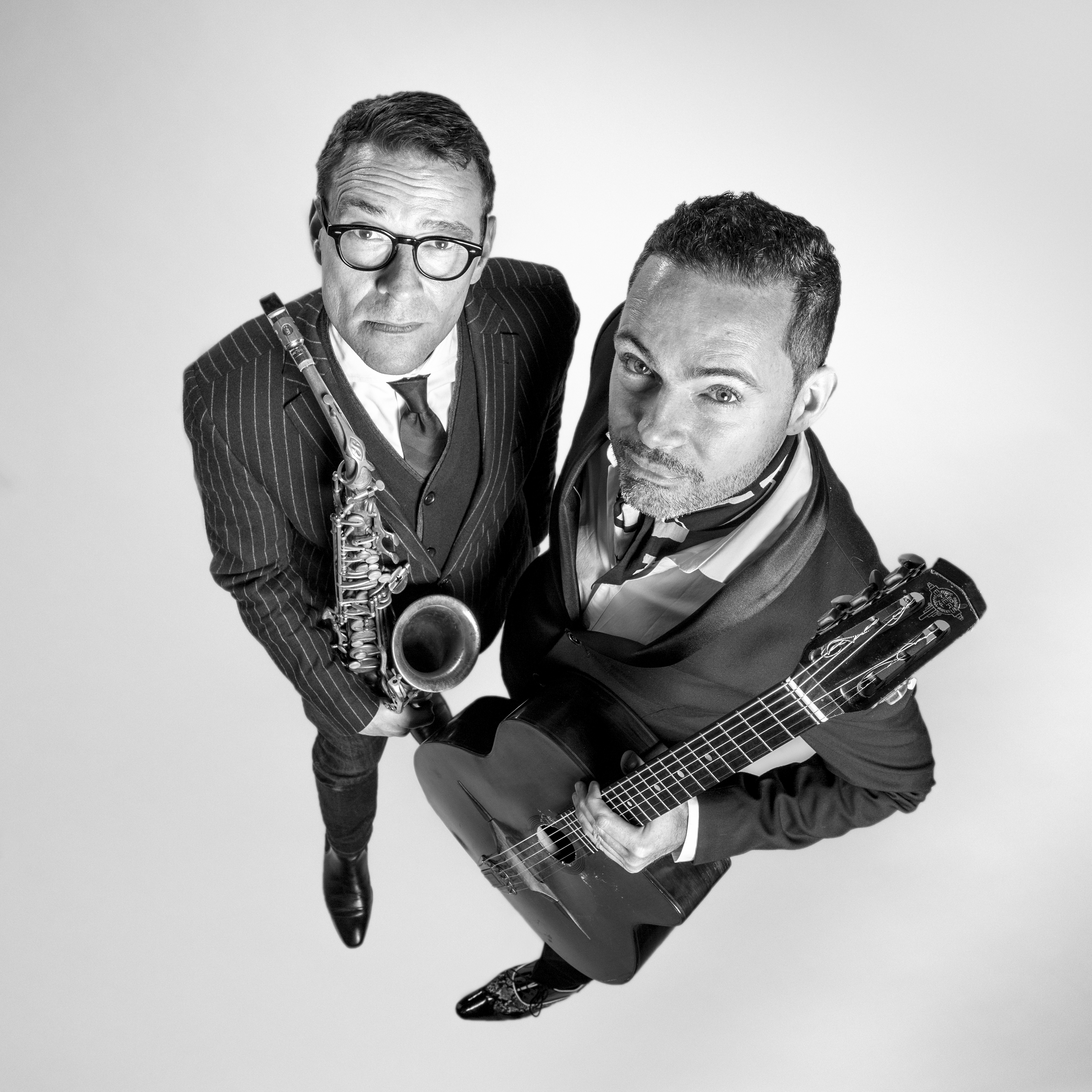 Benjamin Herman (l) en collega-muzikant Robin Nolan. (Foto: aangeleverd)