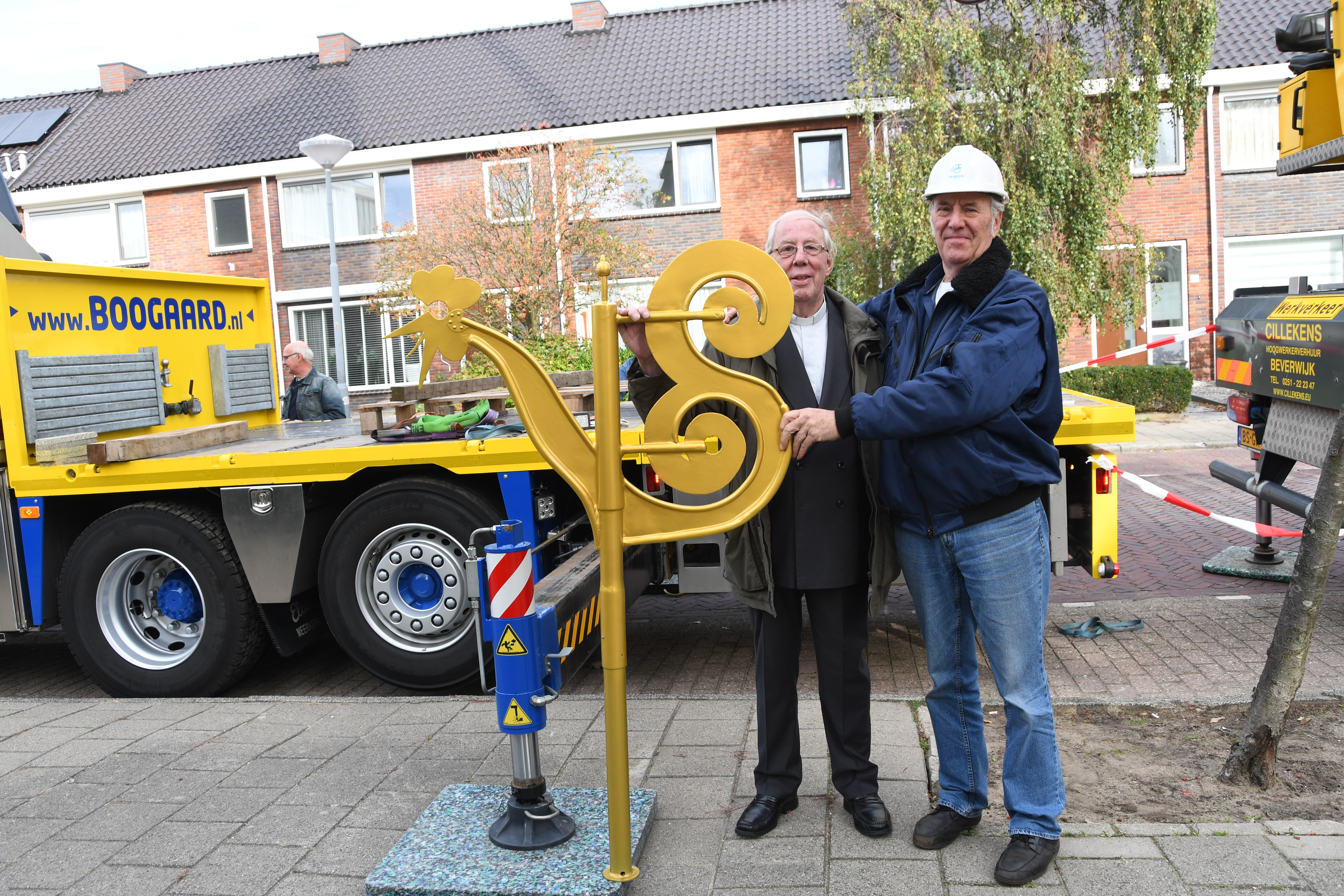 Nieuw kruis en nieuwe windhaan