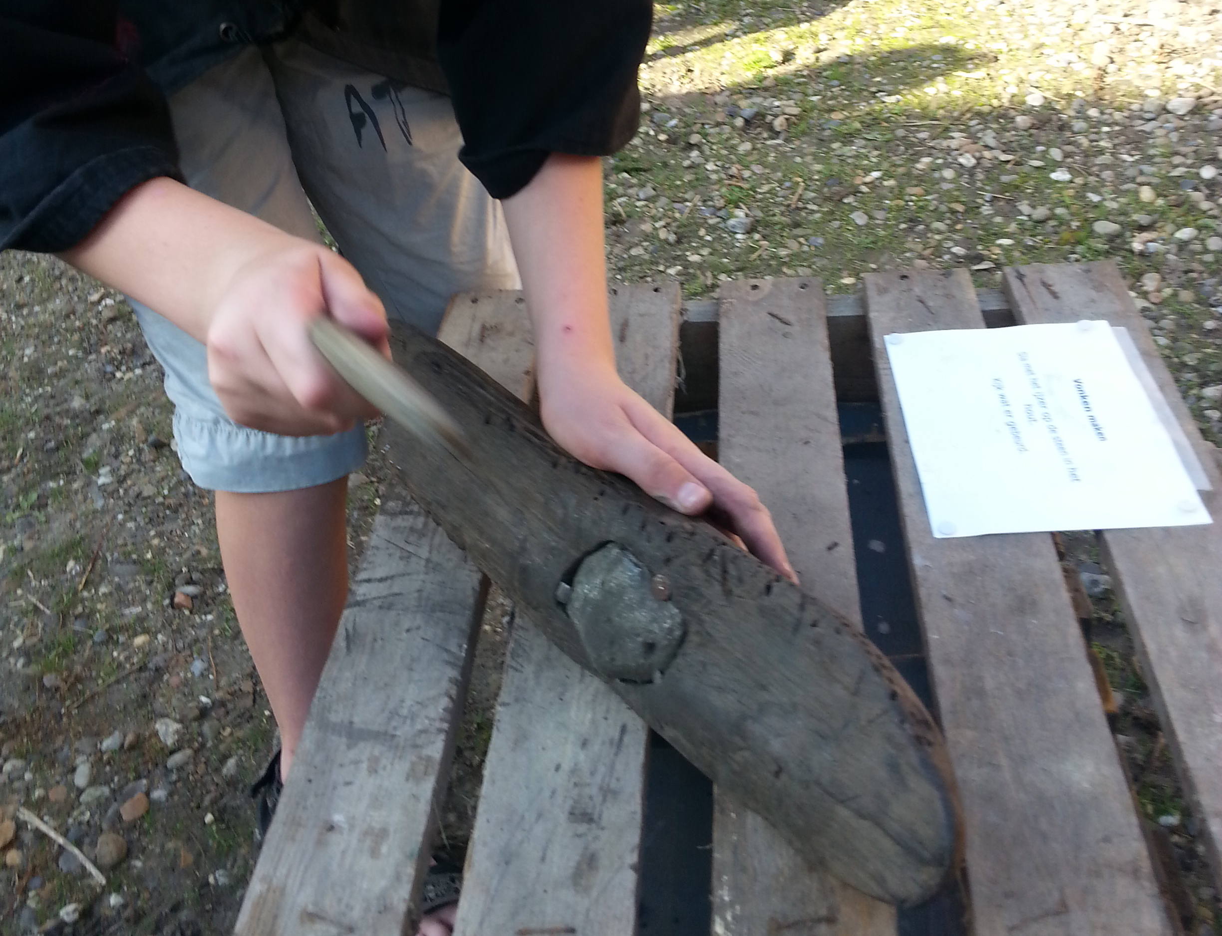 Een amateurarcheoloog vertelt over het leven en de gereedschappen uit de prehistorie. (Foto: aangeleverd)