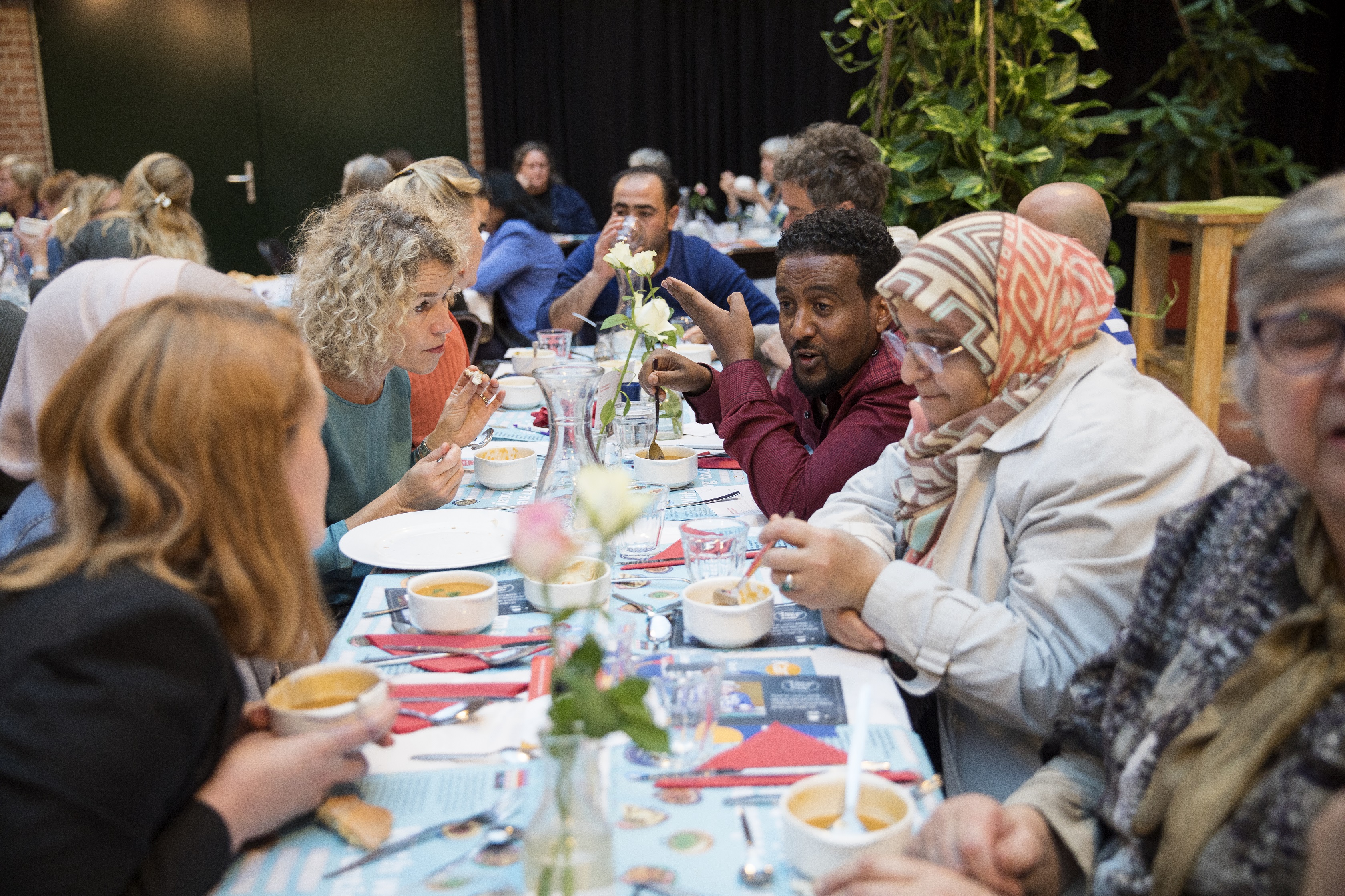 Integratiediner met Resto VanHarte en VluchtelingenWerk. (Foto: aangeleverd)