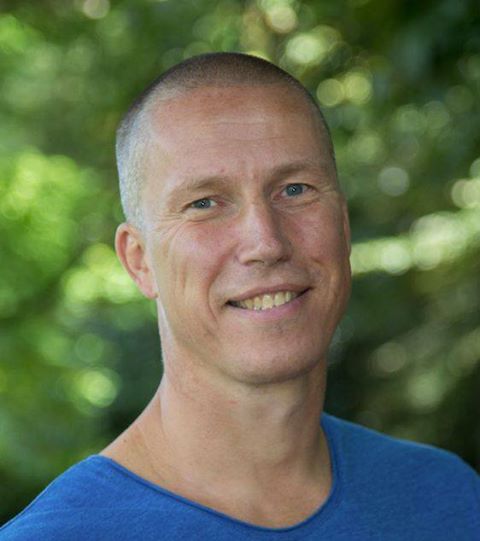 Jacco Bouwens geeft uitleg hoe patiënten zelf kunnen bijdragen aan hun eigen natuurlijk herstel. (Foto: aangeleverd)