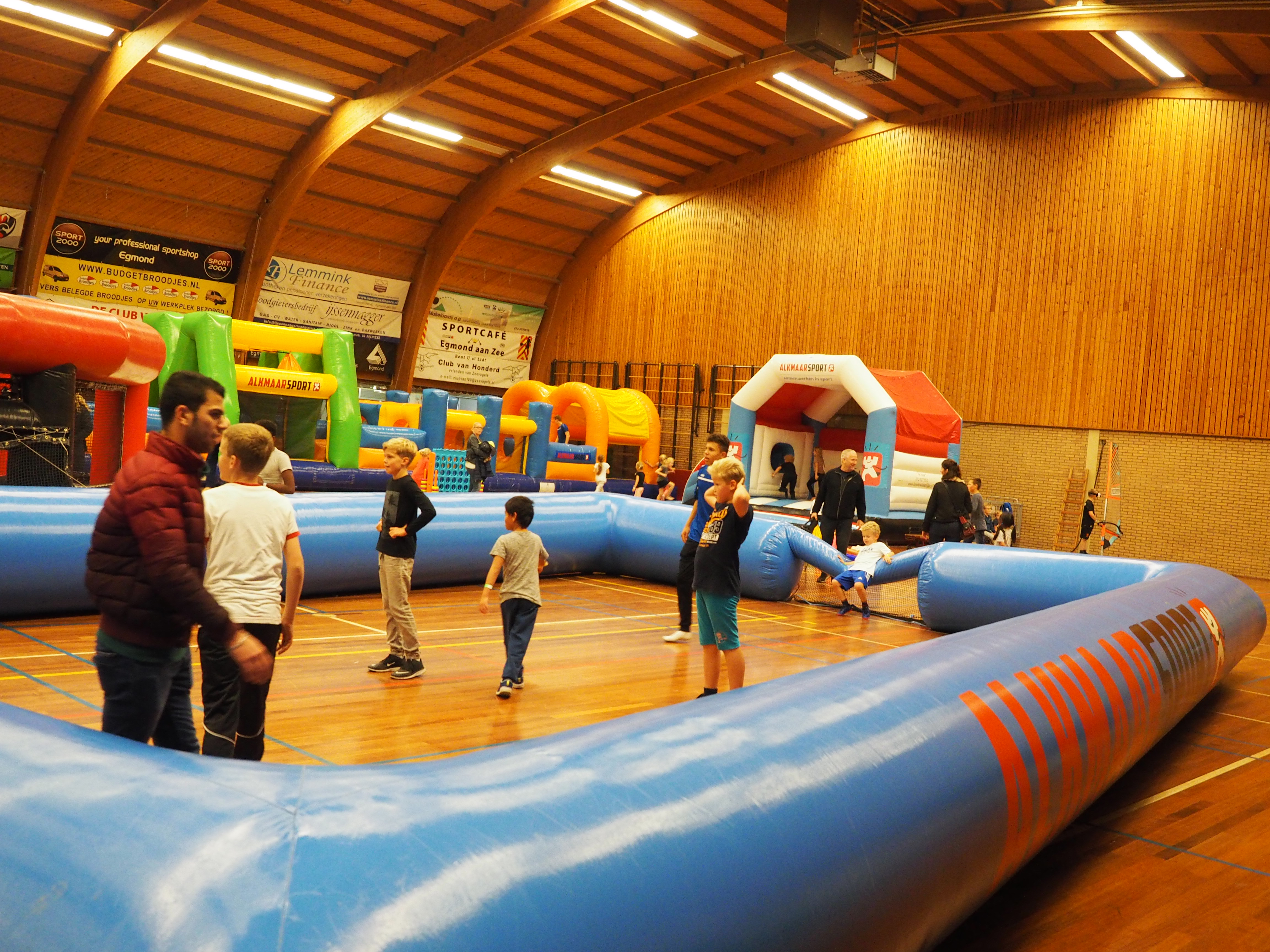 Lekker spelen en ravotten tijdens het Sportspektakel. (Foto: aangeleverd)
