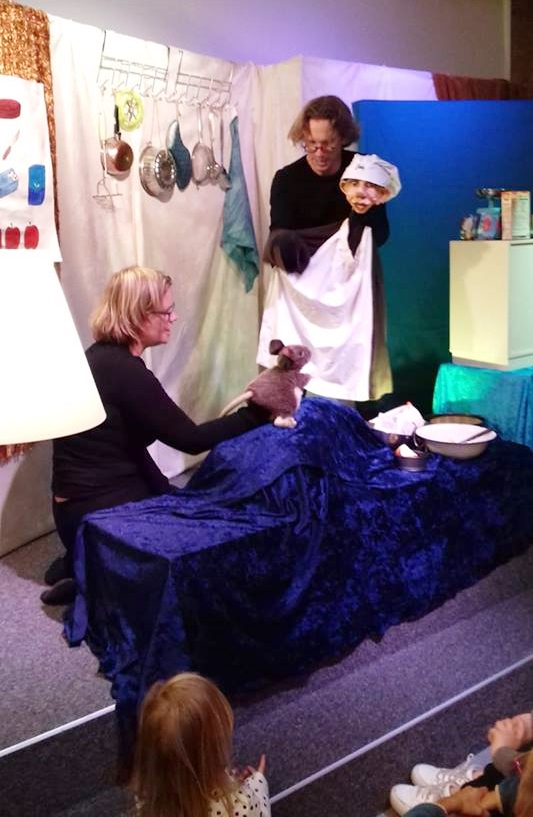 Poppentheater BlauwBlauw komt twee kleutervoorstellingen geven bij IVN. (Foto: Mychel Cornelissen)