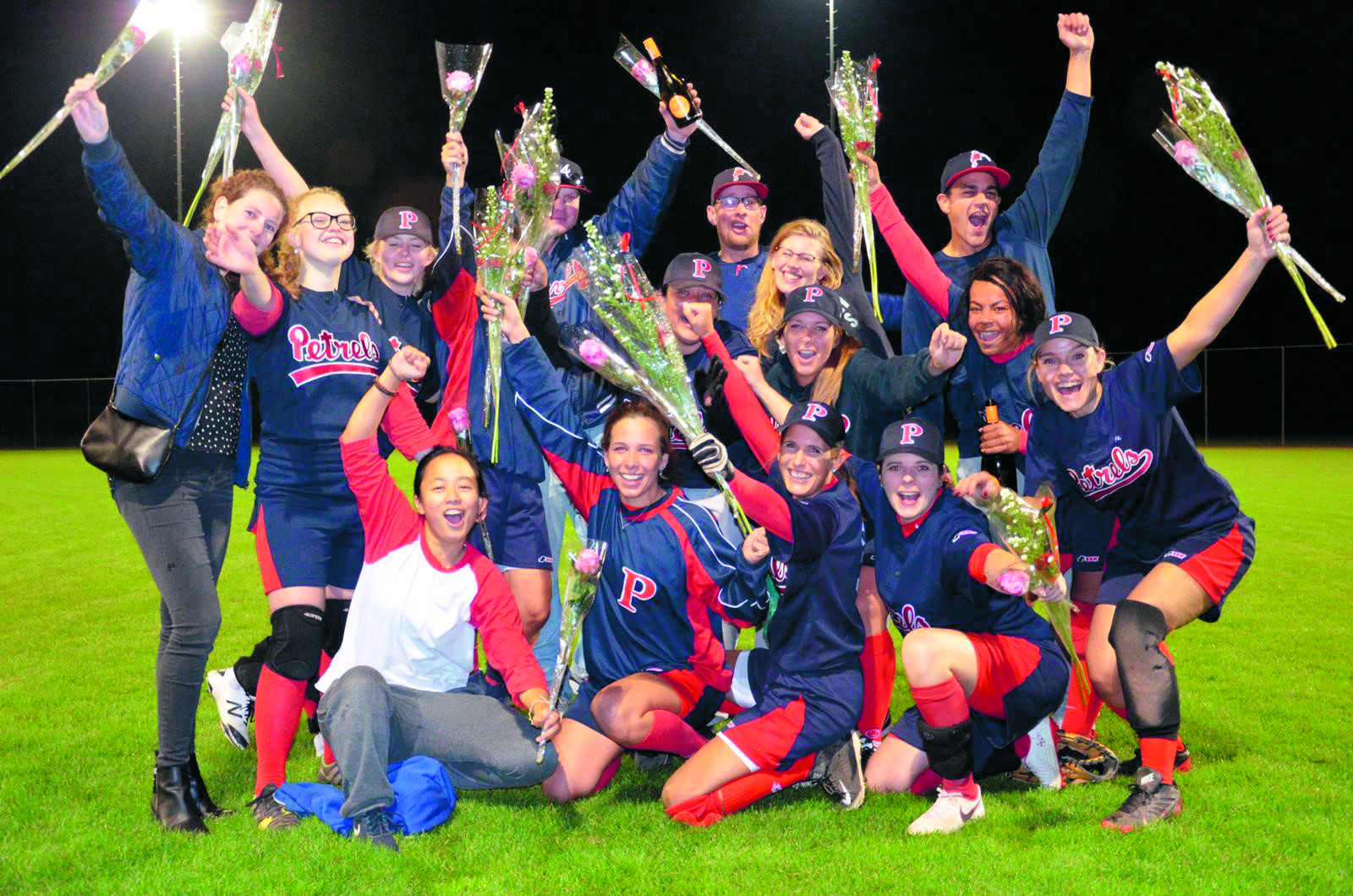 Het kampioenschap is een feit voor de softbaldames van Flying Petrels. (Foto: aangeleverd)