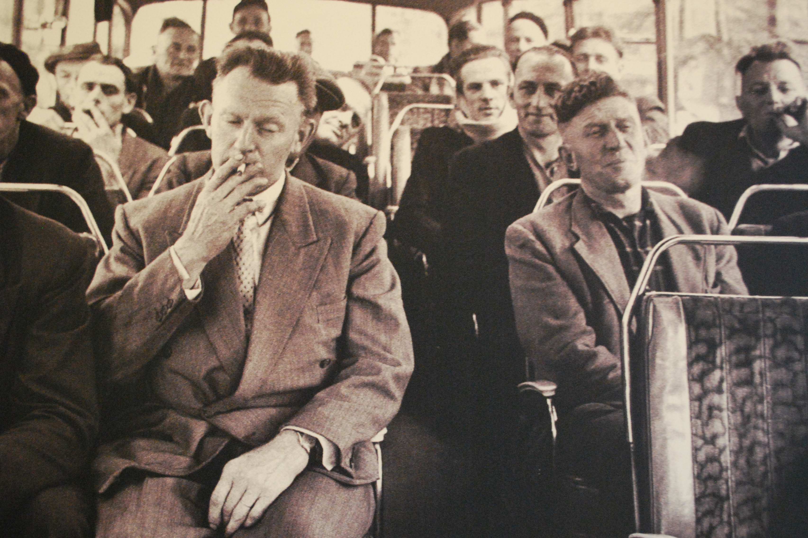 Verhalen van vroeger in de Hoogovenbus. (Foto: aangeleverd)