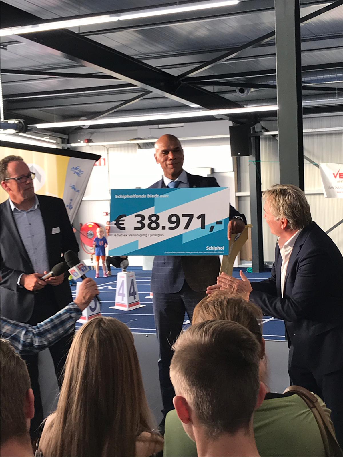 Pupillen tijdens opening indoorhal Lycurgus. (Foto: Albert Roos)