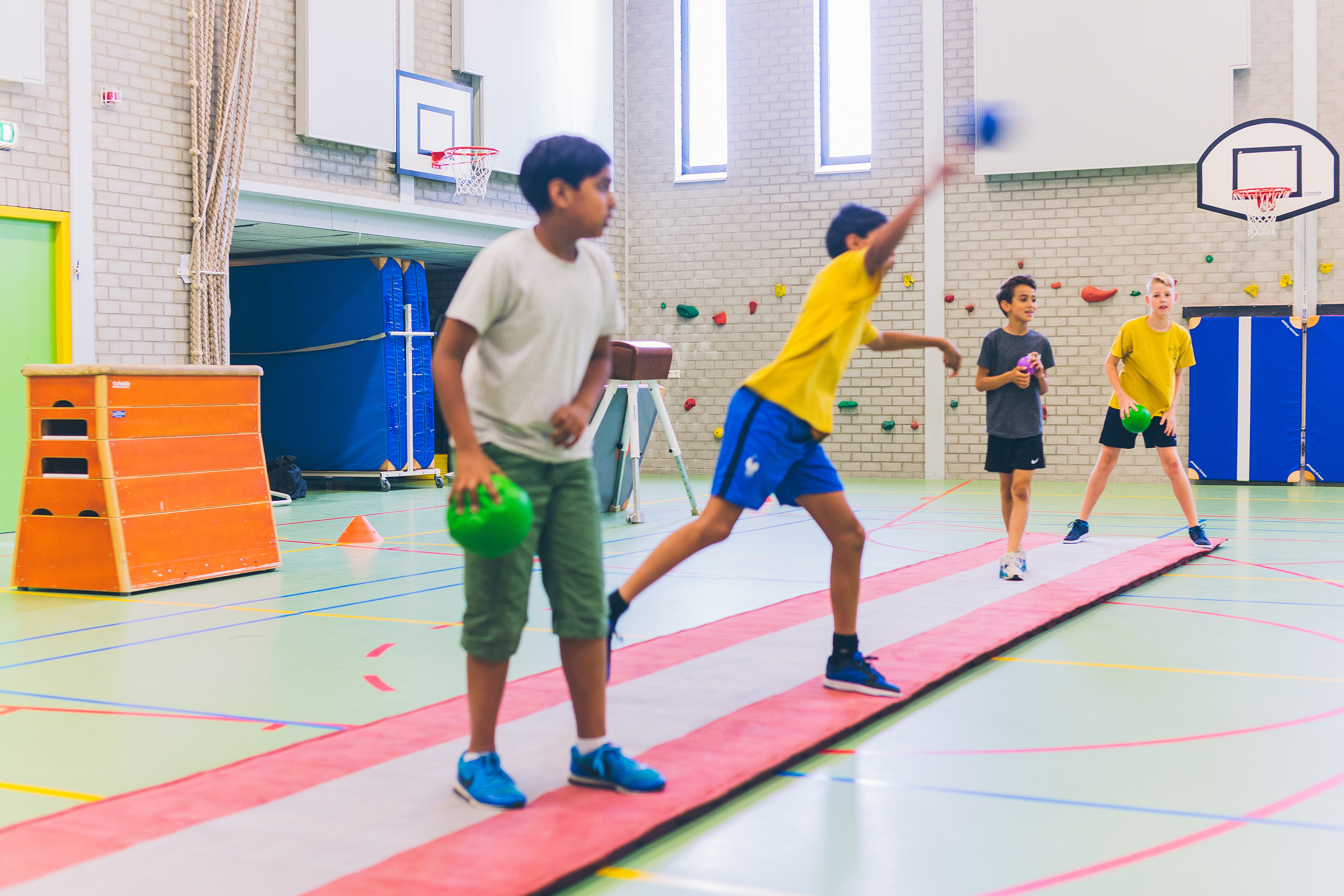 Trefbal is een van de sporten die tijdens de lessen aan bod komen. (FOTO: AANGELEVERD)
