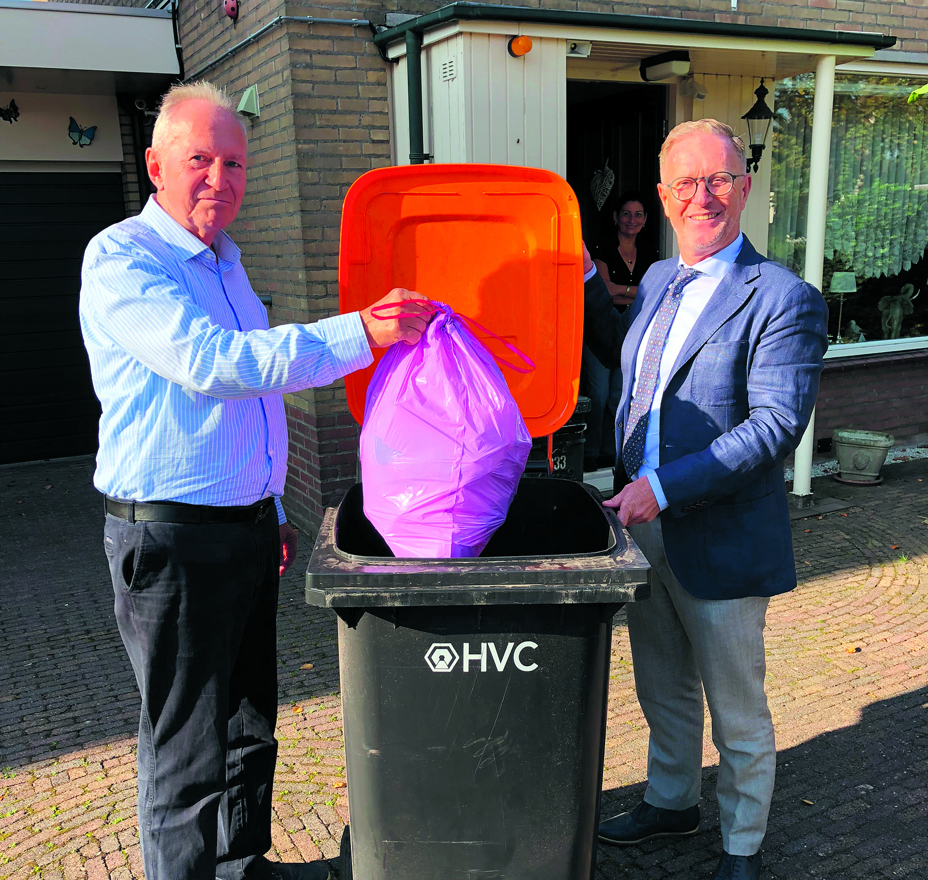 De inwoners van Zuidbroek Oosterwijk krijgen een bak voor plastic, blik en drinkpakken. (foto aangeleverd)