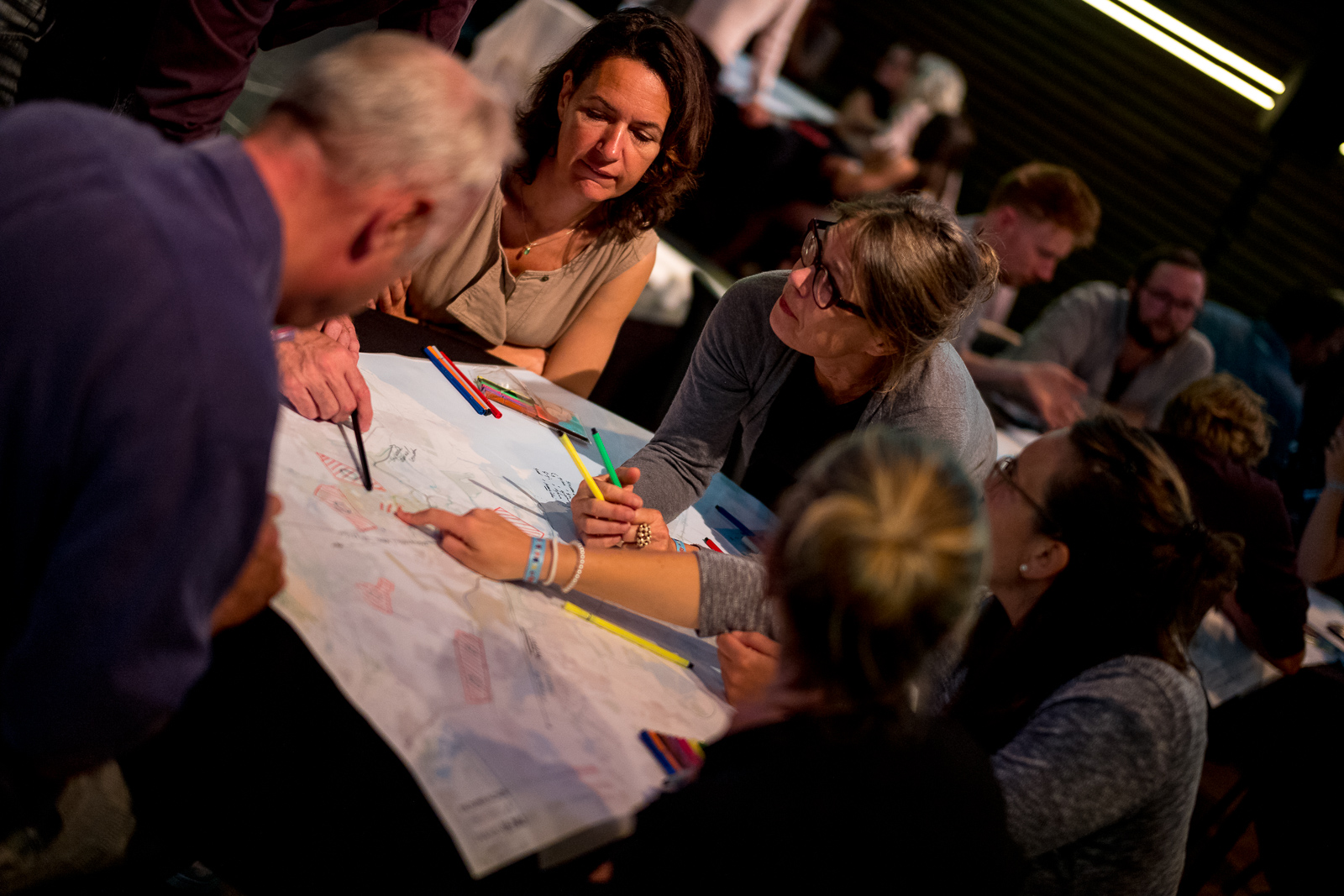 Zaanse trendsetters, voorlopers, doorzetters en doeners komen bijeen in Café Fabriek in Zaandam. (Foto: Vincent van Kleef/WeMakeThe.City)