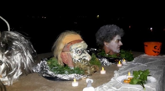 Halverwege de route op de Beemsterringdijk en aan het einde van de wandeling (verrassing) zijn er Halloween-acts. (Foto: Halloween-wandeling)