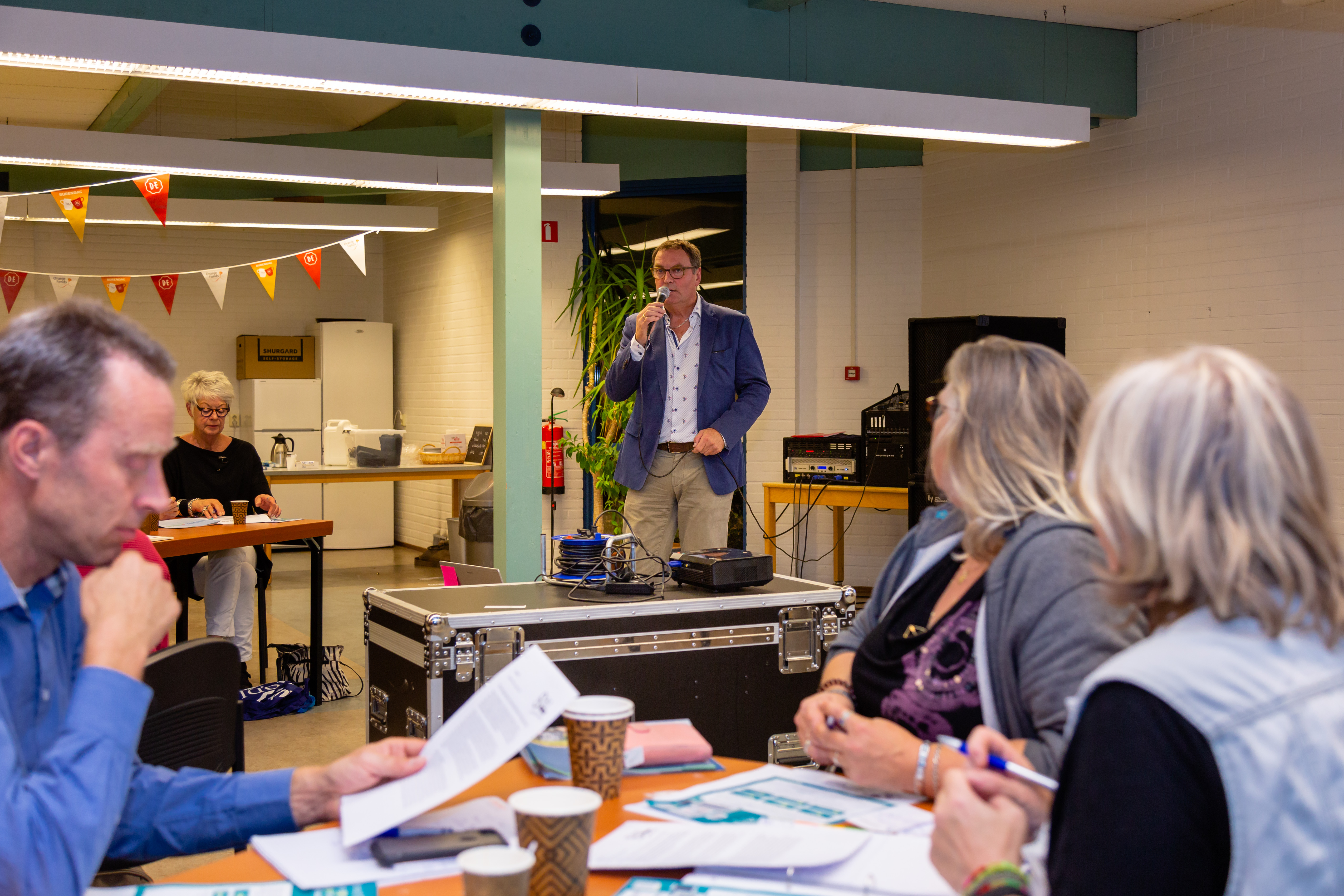 Rodi-redacteur John Bontje neemt de aanwezigen mee in de wereld van het (ideale) persbericht. (Foto: Els Broers)