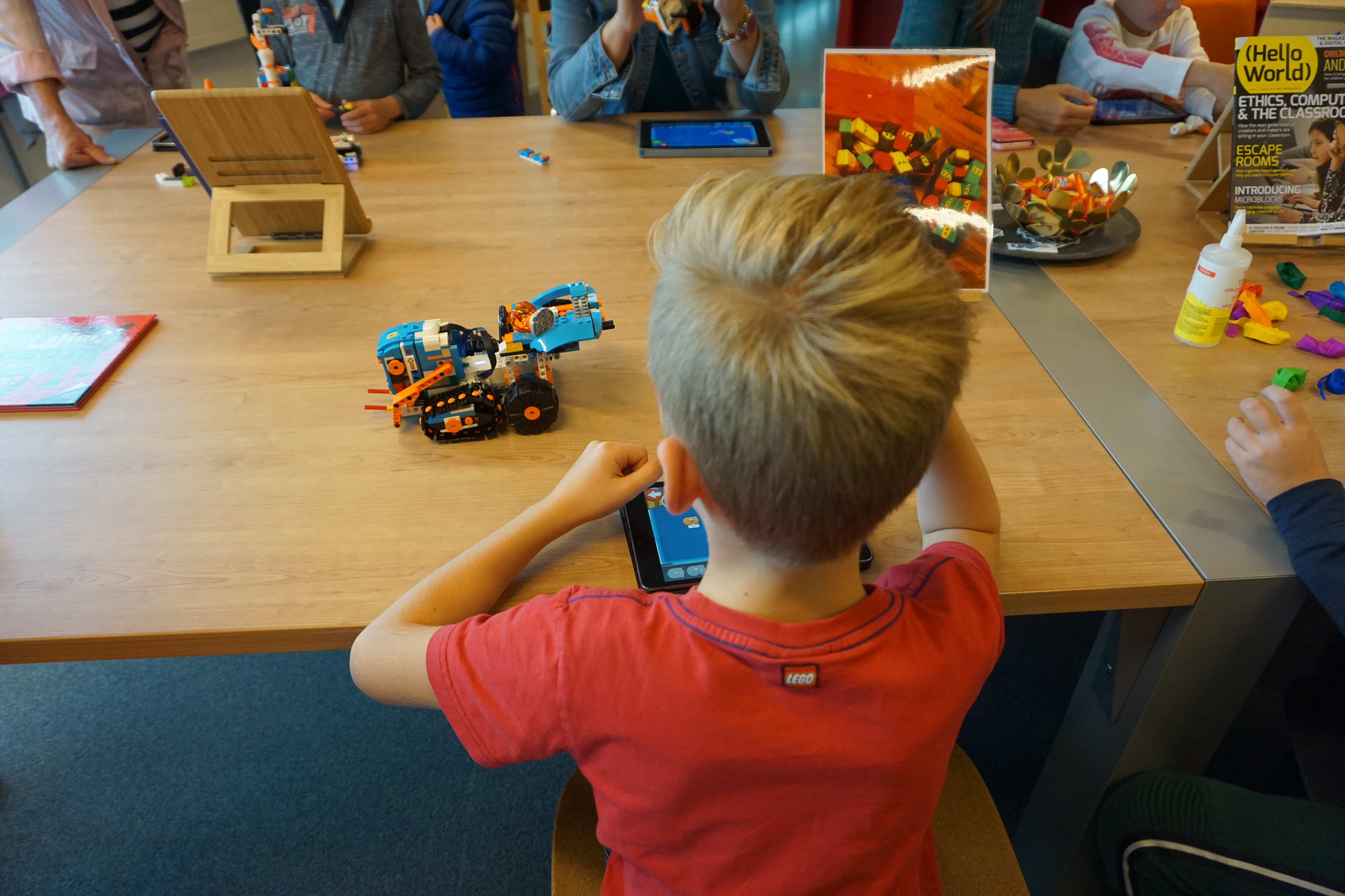 Kinderen namen de bieb over tijdens Legomiddag. (Foto: aangeleverd)