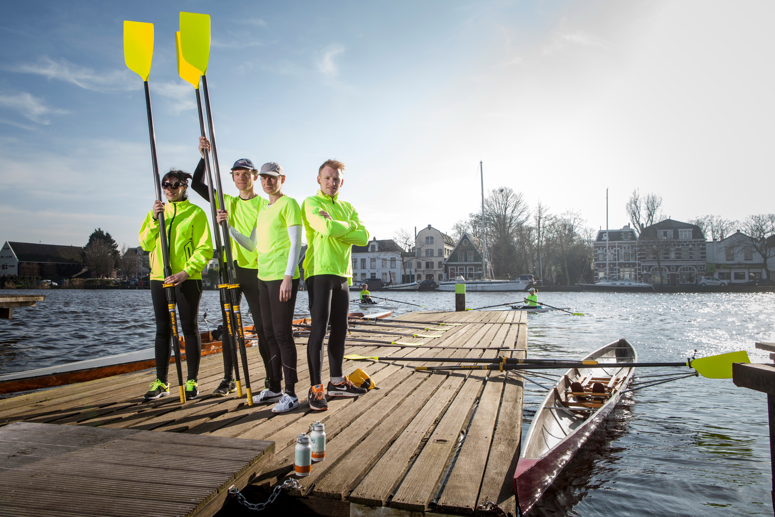 Veiligheid op het water heeft bij Zaankanaries hoge prioriteit. Vandaar de fluorescerend gele shirts en riemen. (Foto: Zaankanaries)
