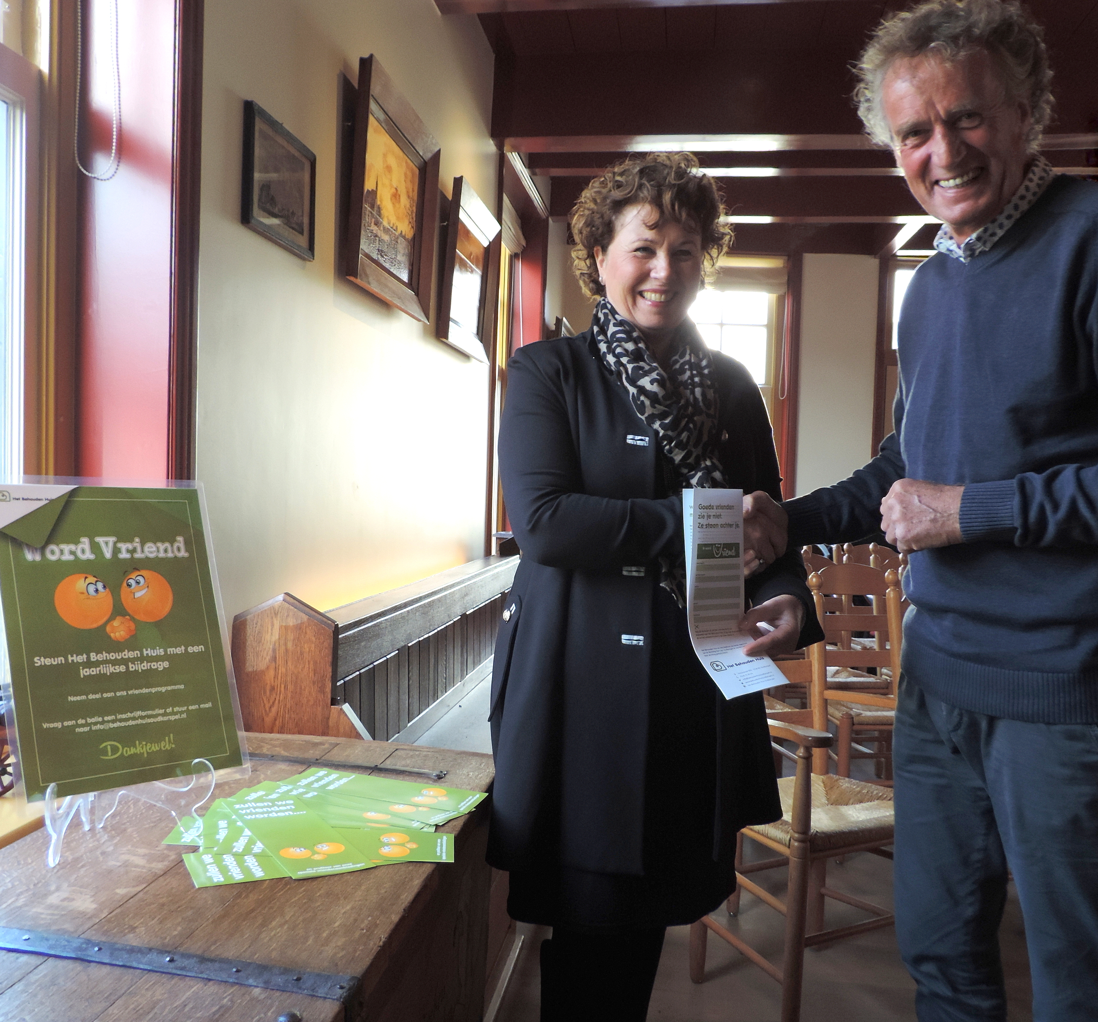 Leontien Kompier gaf vorige week in Het Regthuis van Oudkarspel het startschot voor de actie Vrienden van Het Behouden Huis.