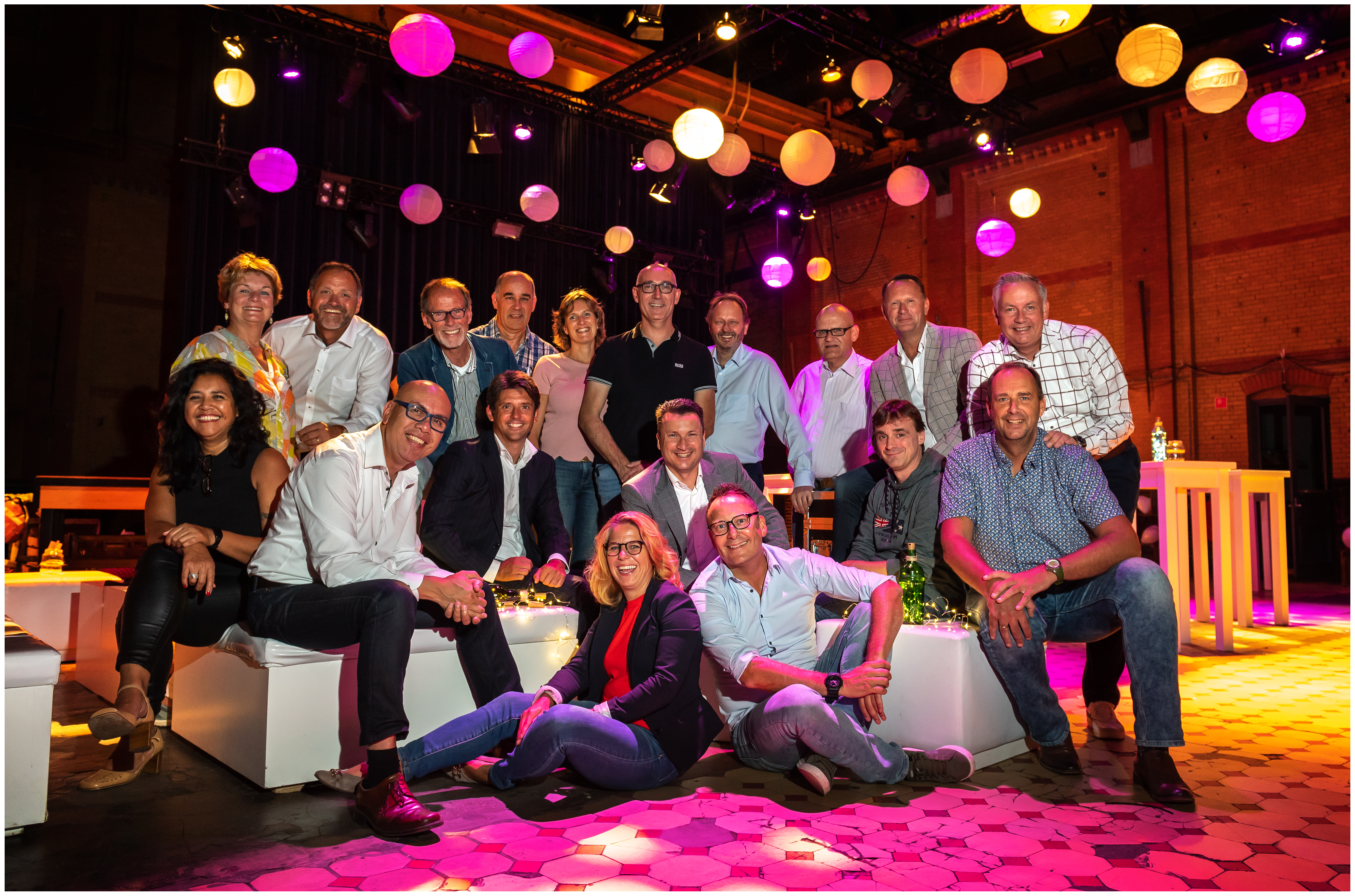De vijfentwintig leden van Rotaryclub De Zaan Zaandijk. (Foto: Bart Homburg)