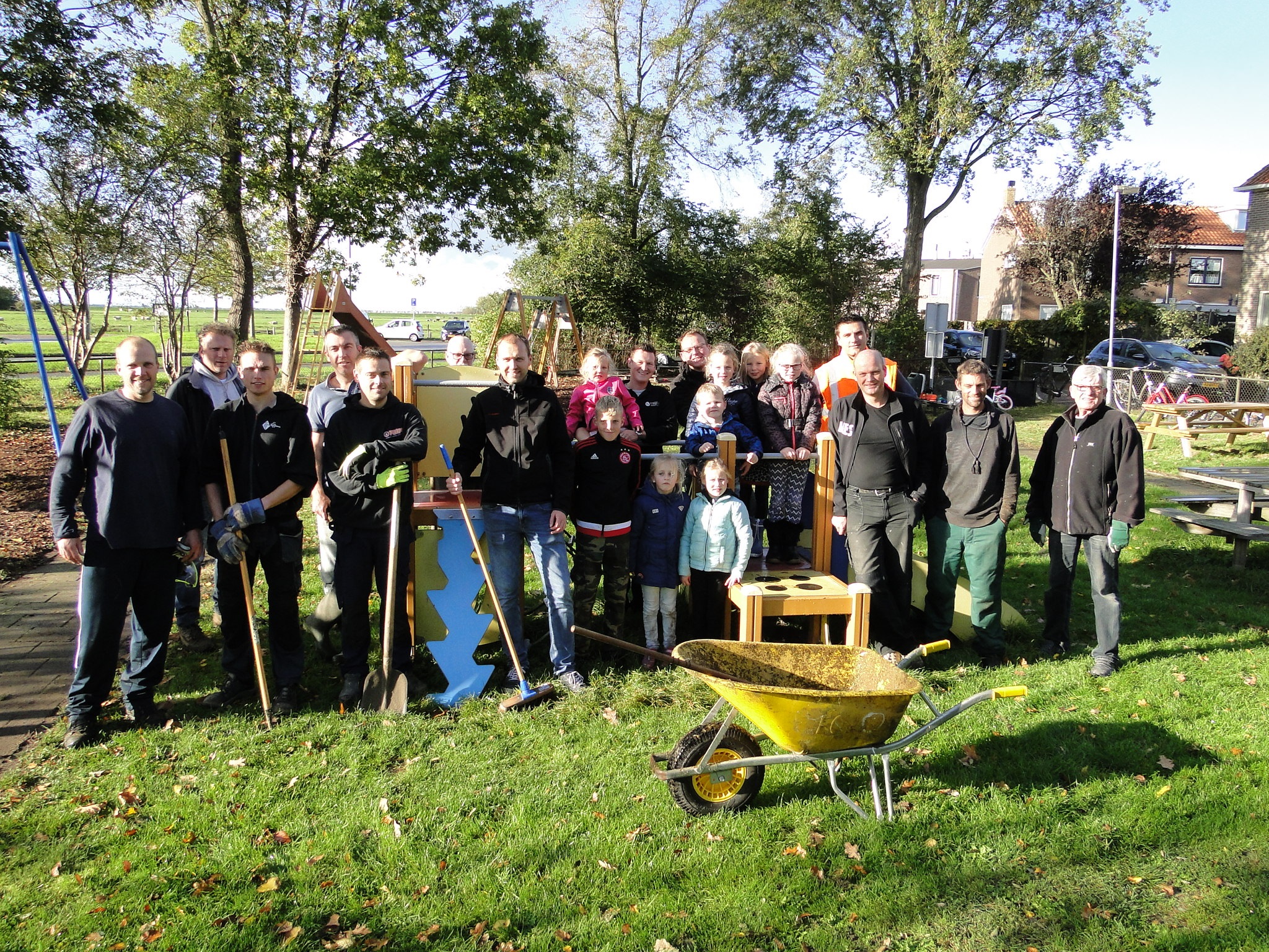 De speeltuin op Marken is weer netjes. Foto: Pep)