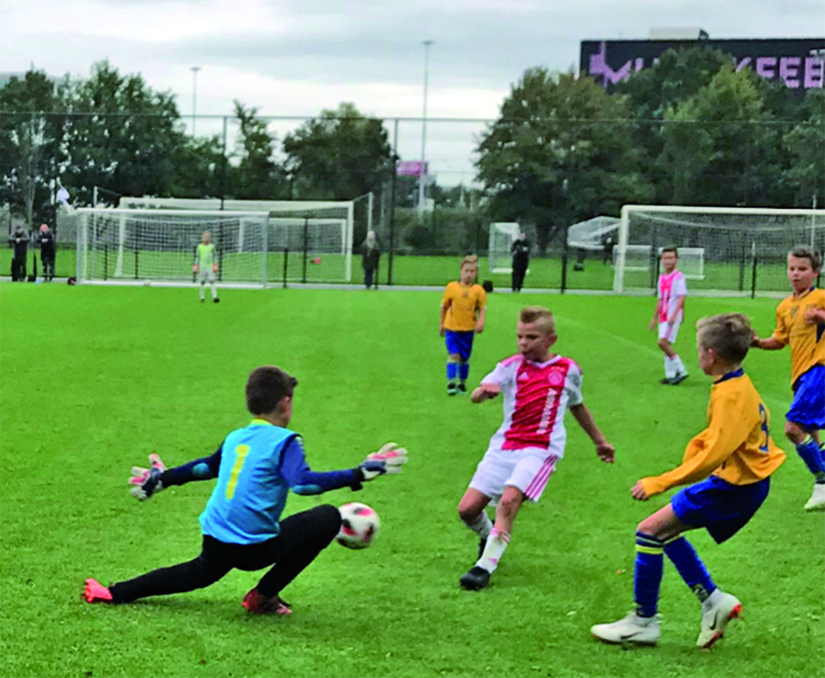 Pepijn Wijker in actie op het veld. (FOTO: AANGELEVERD)