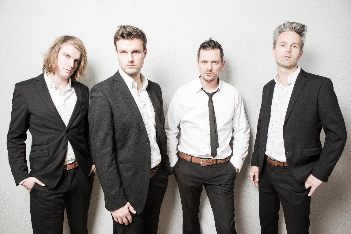 The Telephones spelen op het grote podium van De Brink in Obdam. (Foto: aangeleverd)