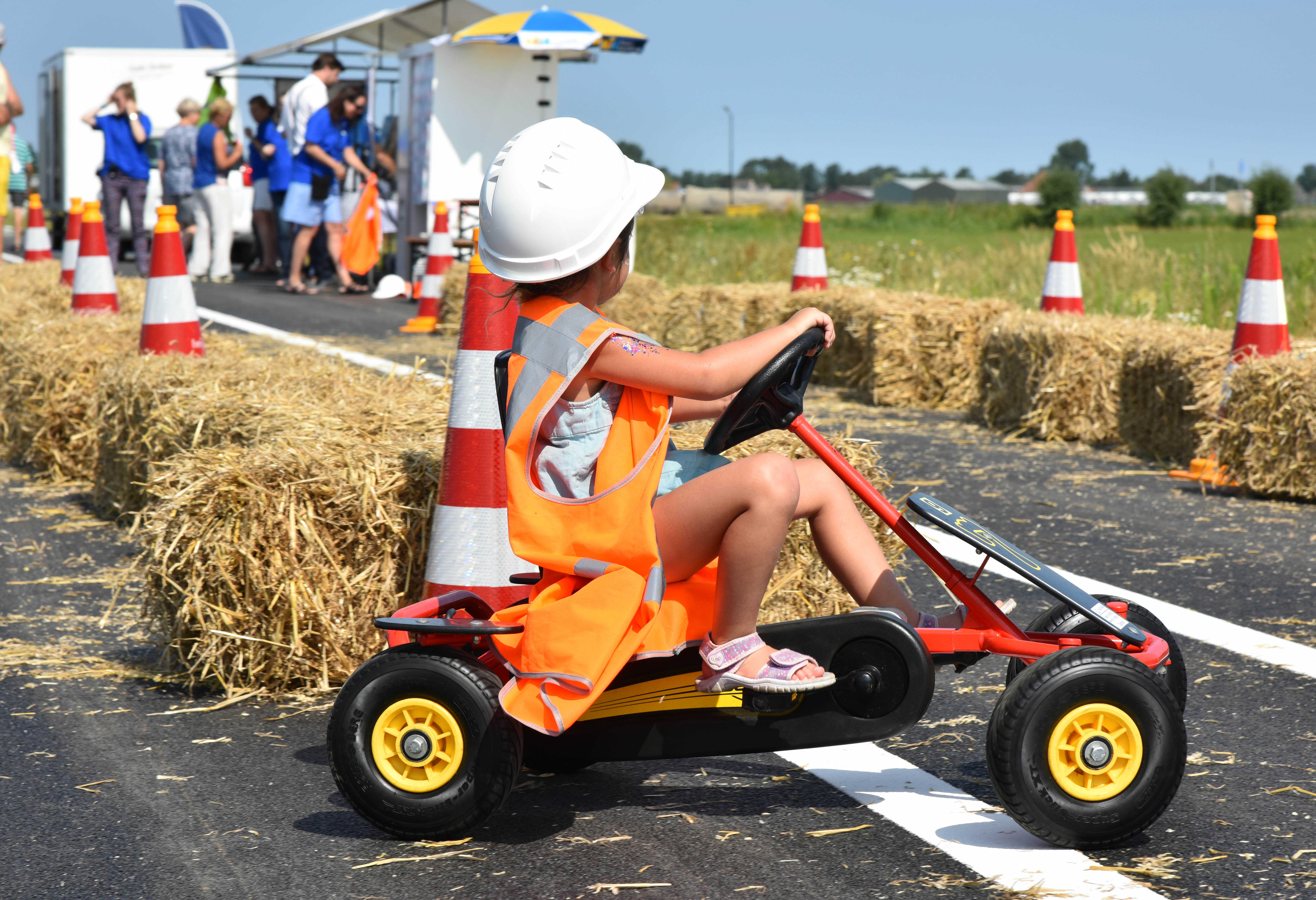 Op de nieuwe weg staat meer dan driehonderd meter markt met diverse kramen, foodtrucks en kinderactiviteiten. (Foto: aangeleverd)