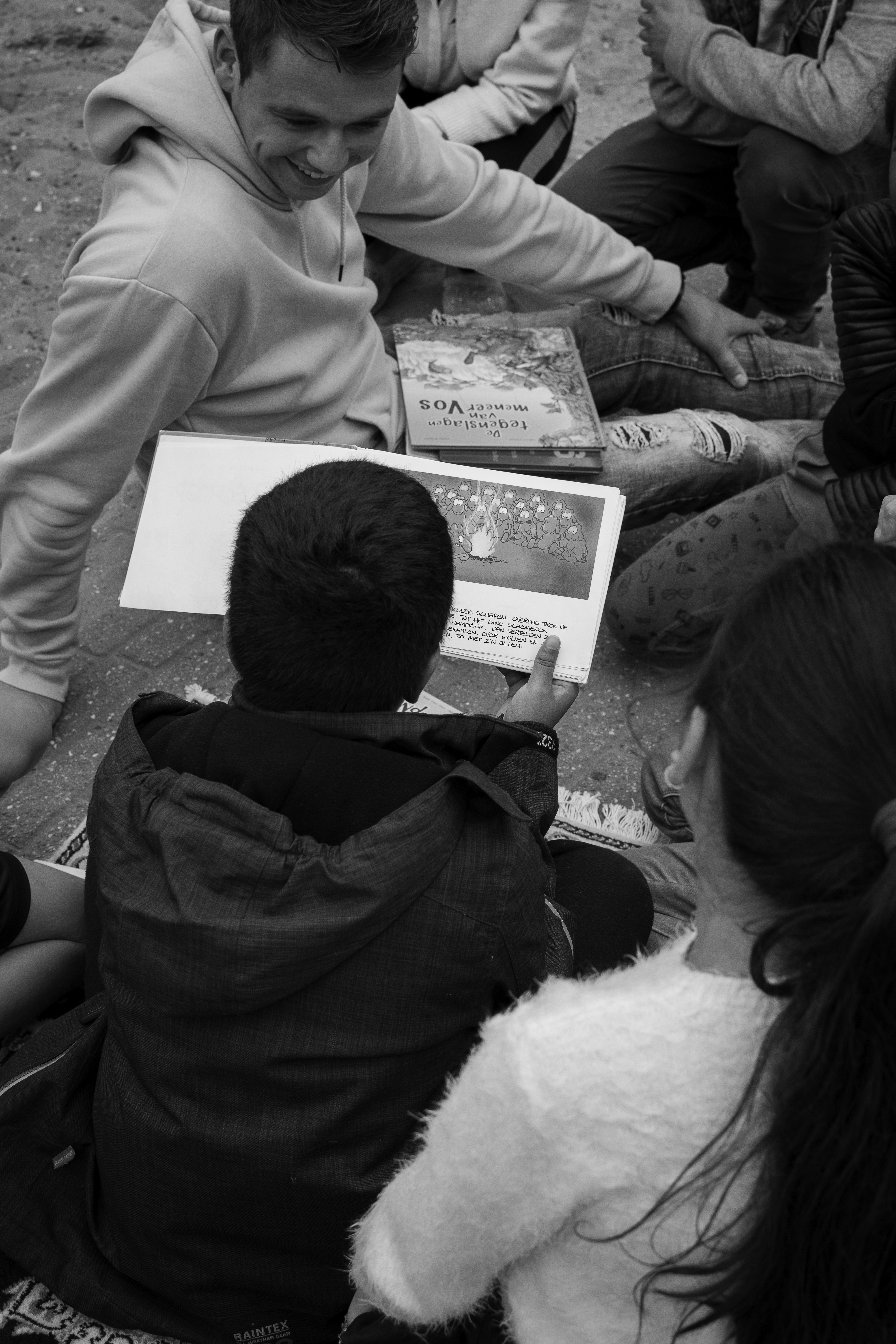 Voorleesactiviteitn door STIPP. (Foto: Merette Uiterwaal/Gemeente Zaanstad)
