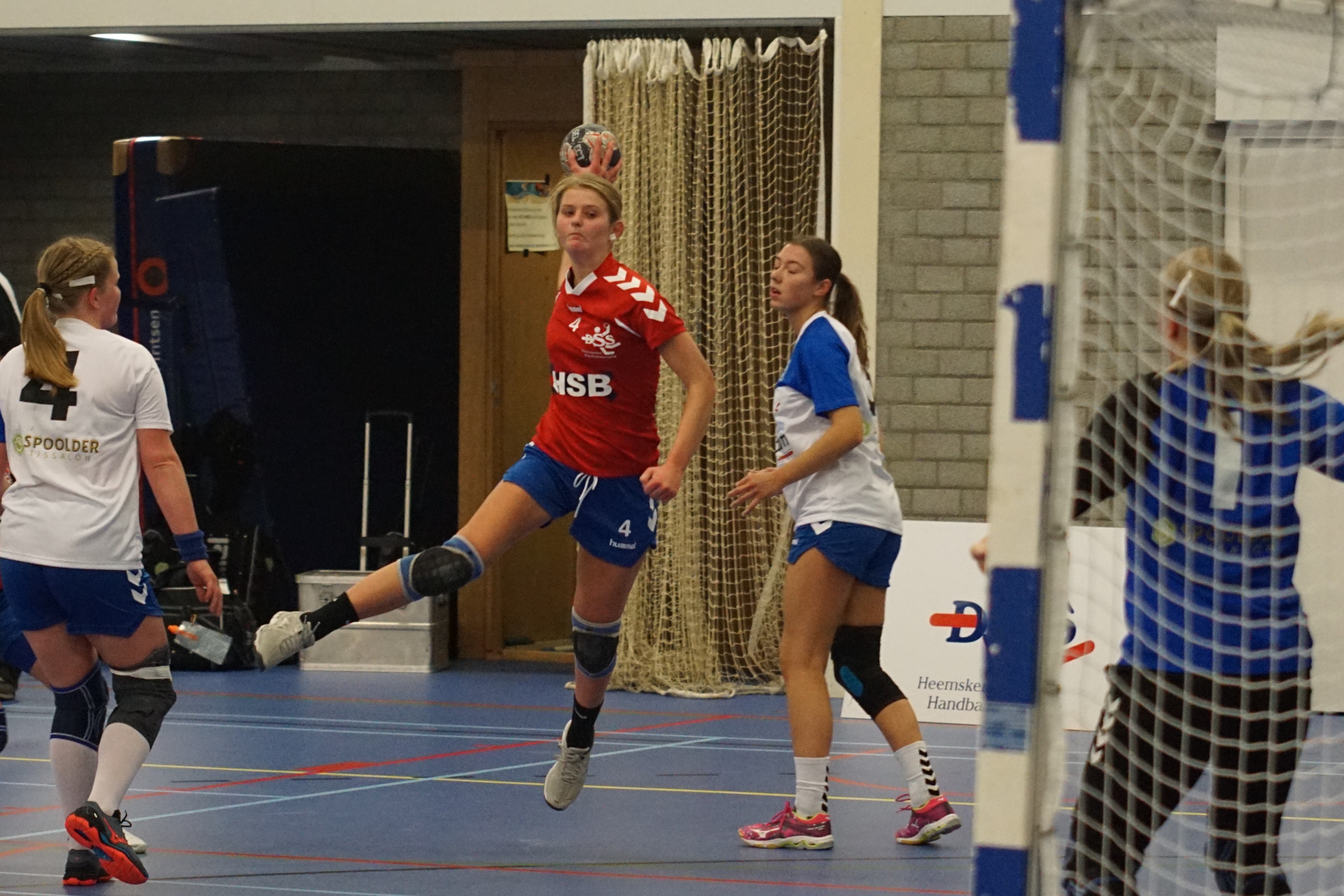 Floor Bos wist te scoren voor DSS met een doorbraak aan de 7 meter. (FOTO: HANDBALVERENIGING DSS)