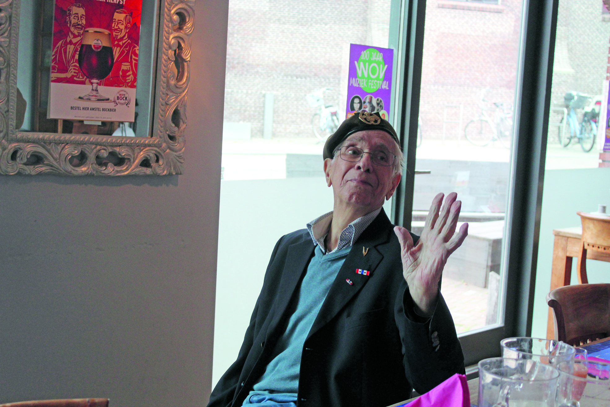 Gerard de Klerk, de oudste Veteraan van Oostzaan. (Foto: JWvD) De relatieve jonkies, Leo en Roy. (Foto: JWvD)
