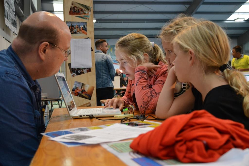 Leerlingen leren wat er allemaal te beleven is in de wereld van techniek. (Foto: aangeleverd)