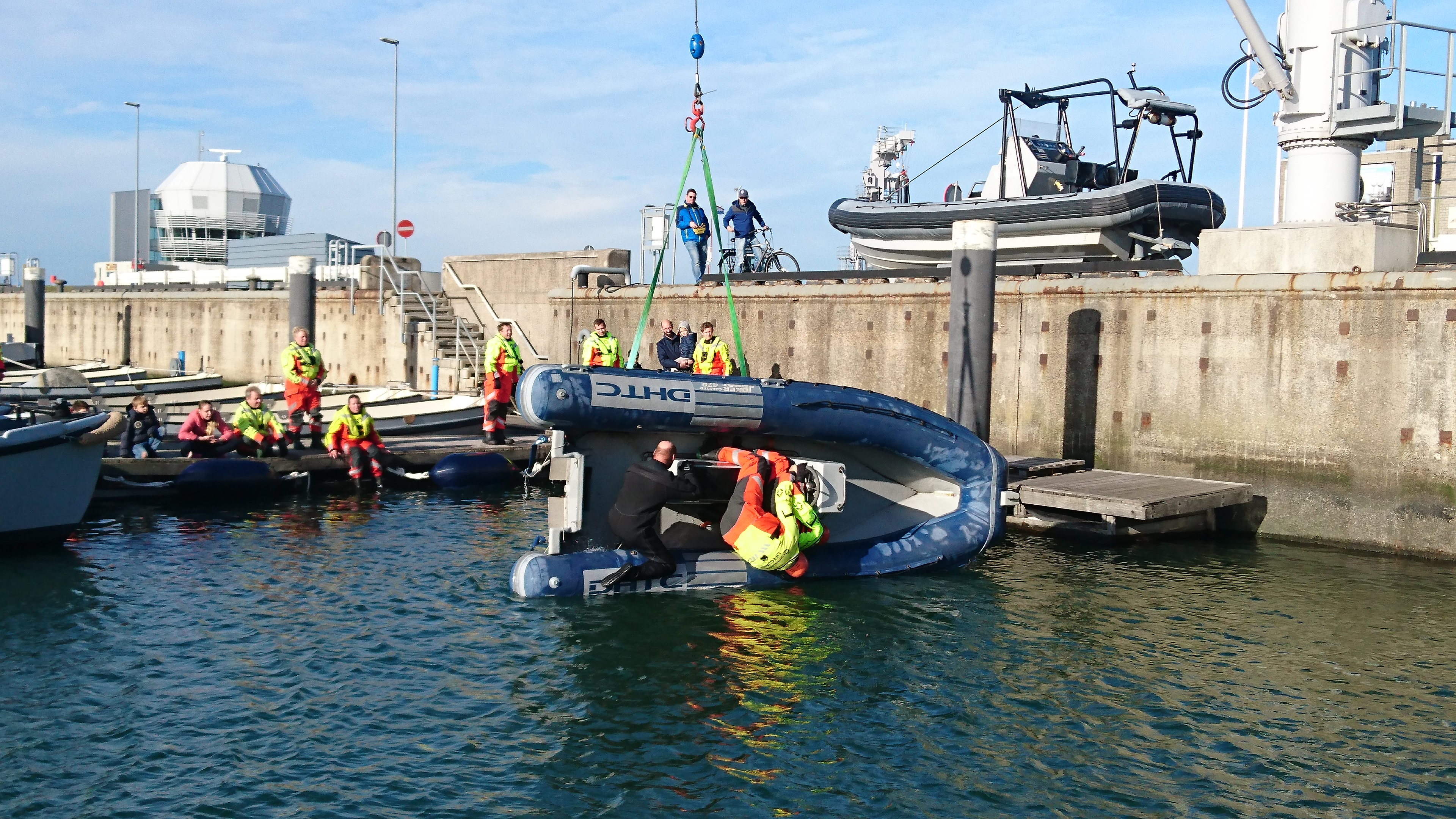 De lifeguards van de reddingsbrigades krijgen tijdens de oefening 'Zout Water' te maken met verschillende scenario's. (Foto: aangeleverd)