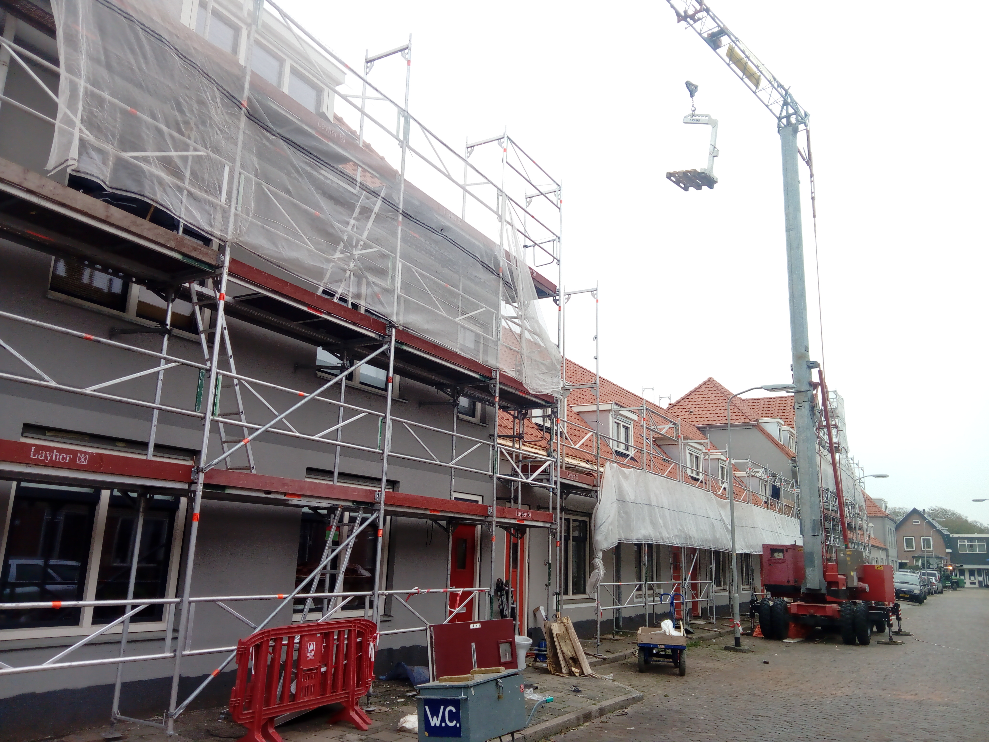 Deze week werden aan de zijde van de Boeweg de laatste renovatiewerkzaamheden verricht. (FOTO: BOS MEDIA SERVICES)