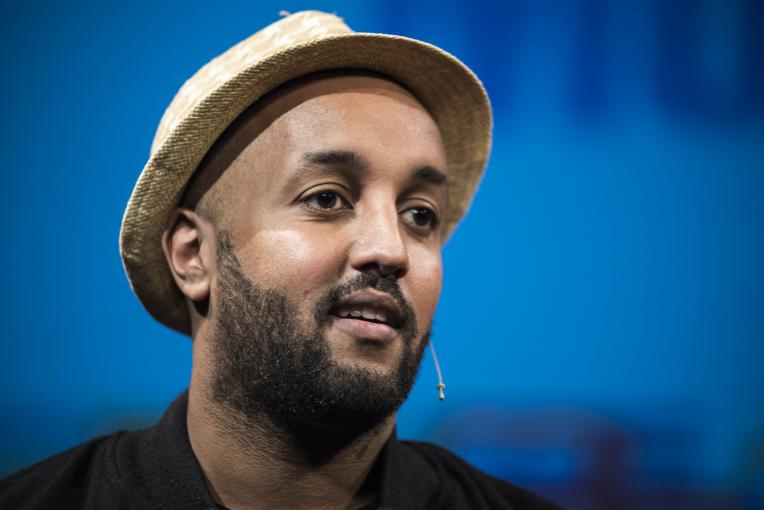 Mo Hersi brengt een oudejaarsconference met een heel persoonlijke insteek. (Foto: aangeleverd)