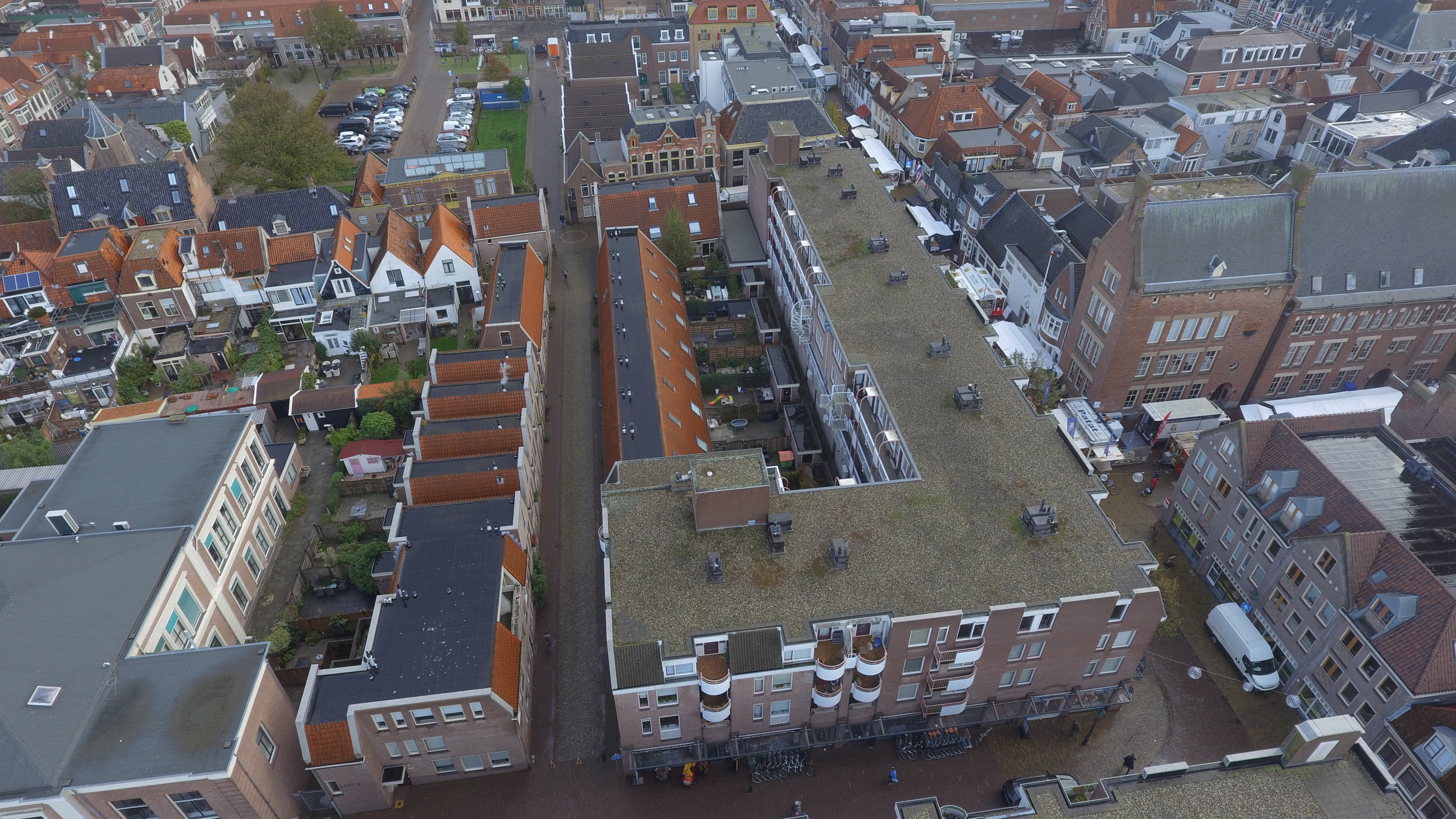 Dit appartementsgebouw aan de Gedempte Nieuwesloot wordt in 2019 voorzien van zo'n 240 panelen. (Foto: aangeleverd)