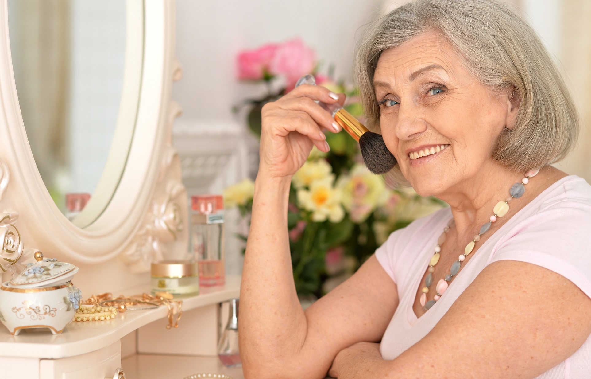 Deelnemers krijgen tips op het gebied van make-up en haar. (Foto: aangeleverd)