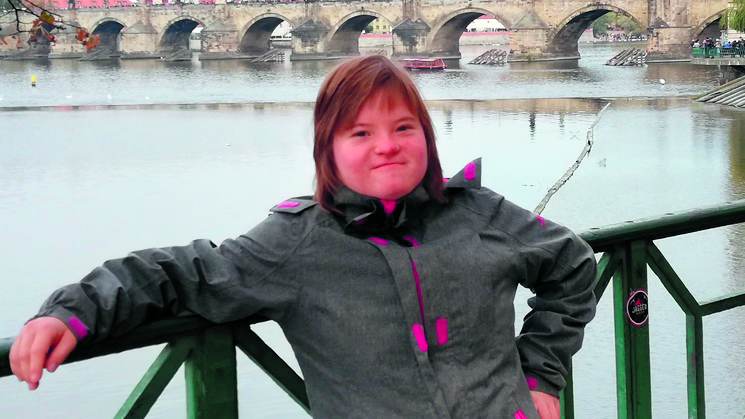 Sarah Buwalda die het Downsyndroom heeft zwemt op 22 november voor het goede doel. (foto aangeleverd)