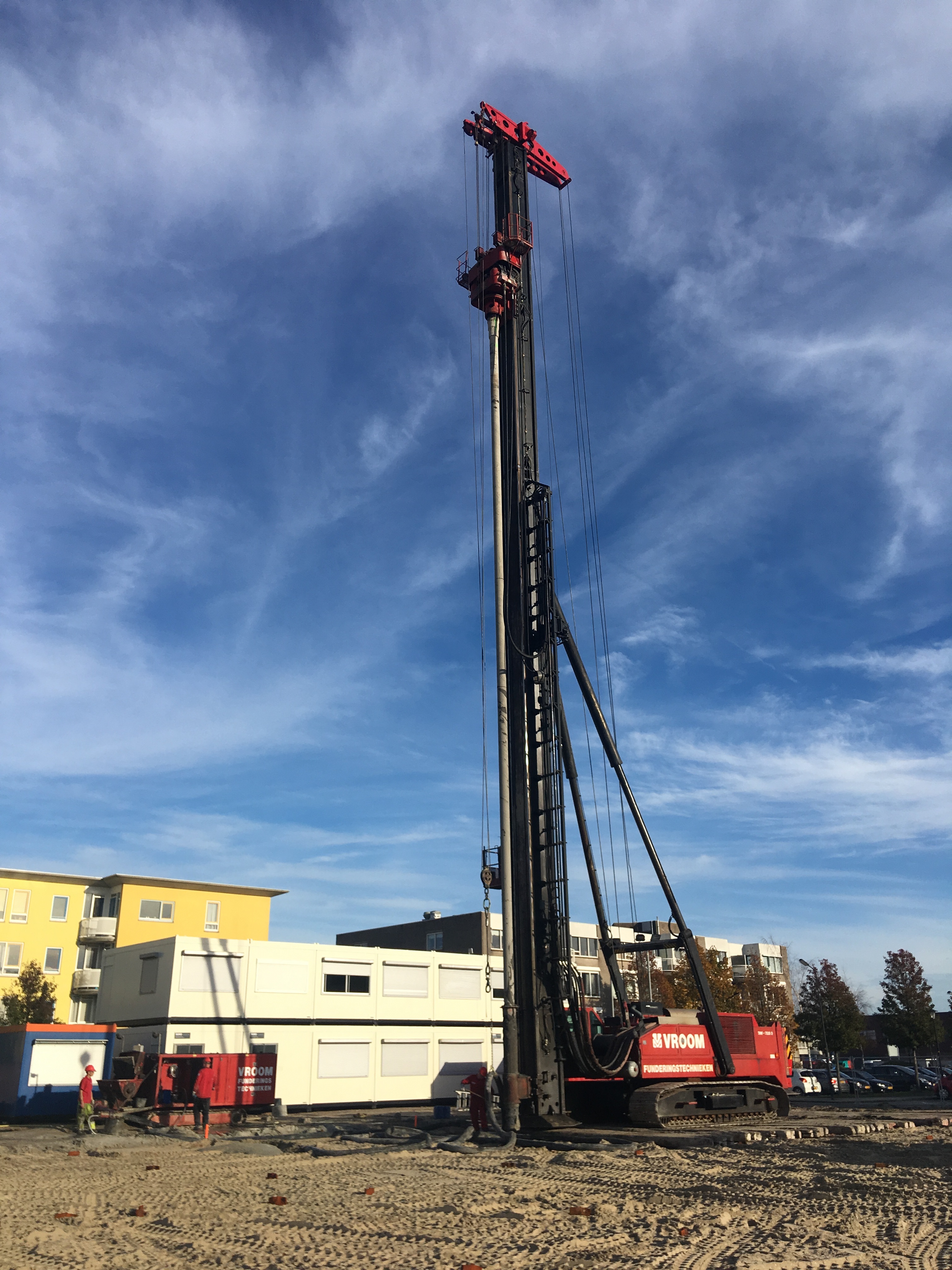 Met het slaan van de eerste paal is het startsein gegeven voor de bouw van De Coraal in het stadshart van Heerhugowaard. (Foto: aangeleverd)