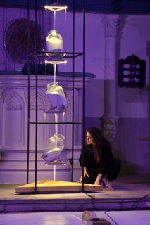 Anne Roos spelend op de piano. (Foto: Mischa Pranger)