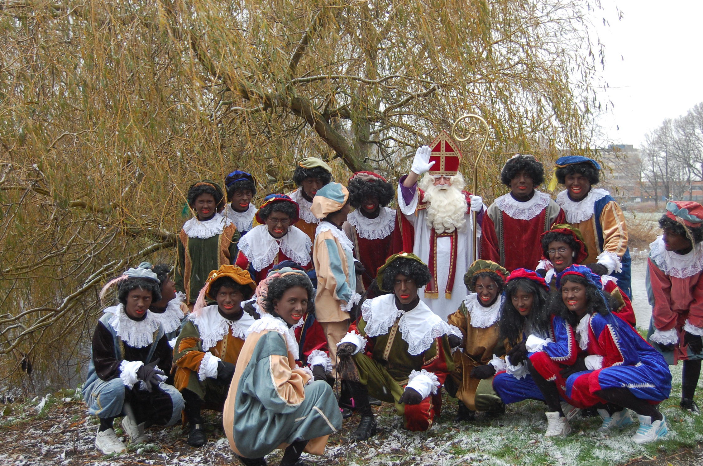 Sinterklaas en de Pieten zijn weer aangekomen in Julianadorp. (Foto: aangeleverd)