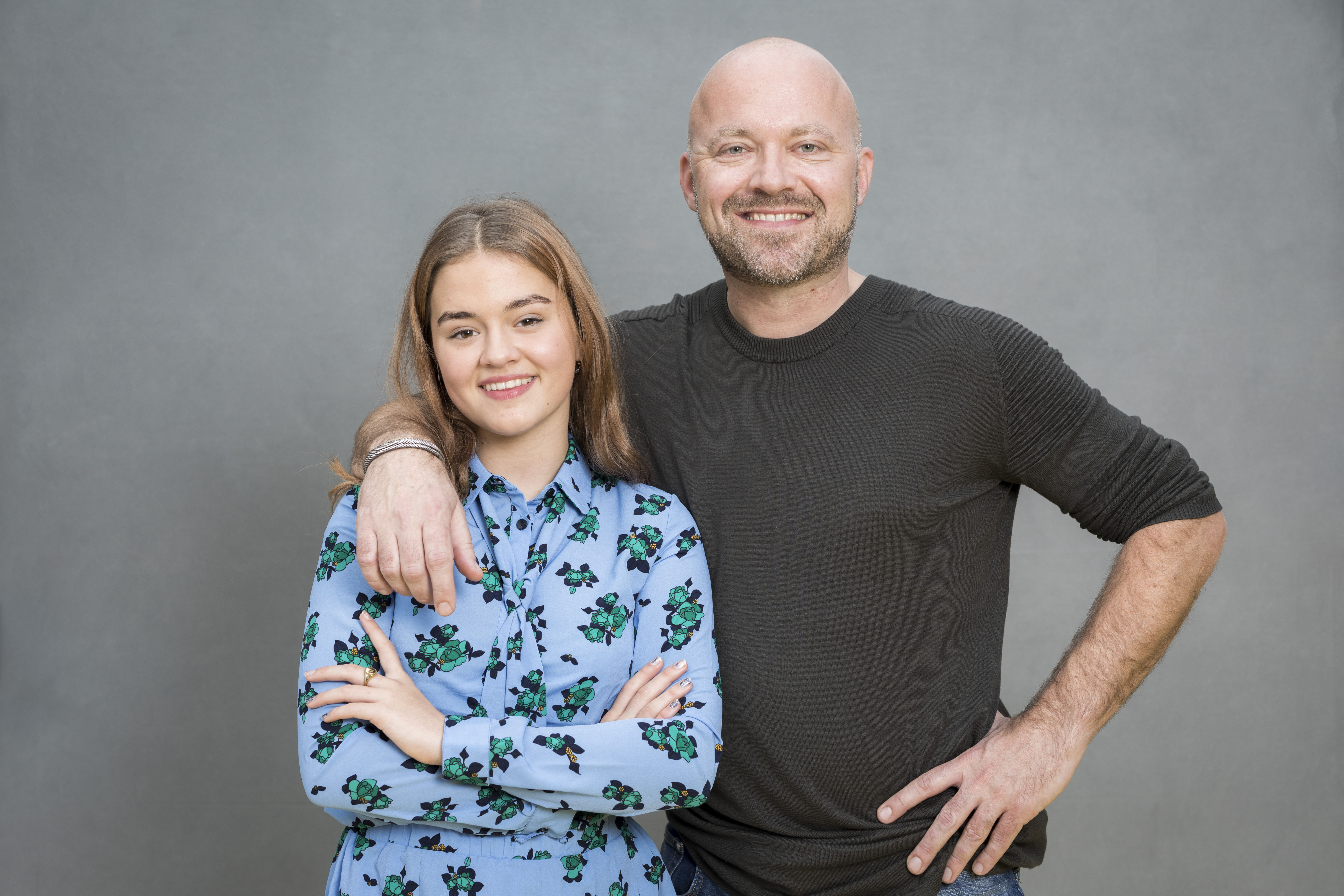Menno met zijn dochter Wieke. "Het is prachtig om te kunnen helpen door als dochter en vader samen te zingen." (Foto: Ruben Timman)