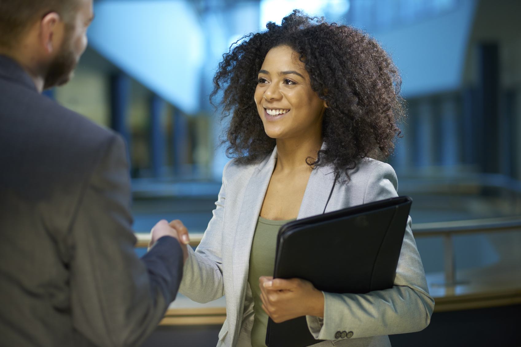 In een gezond bedrijf communiceren werknemers goed met elkaar. (Foto: Adobe Stock)