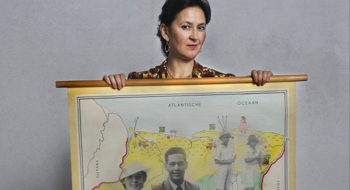Bodil de la Parra in de voorstelling Het verbrande Huis. (Foto: Zaantheater)