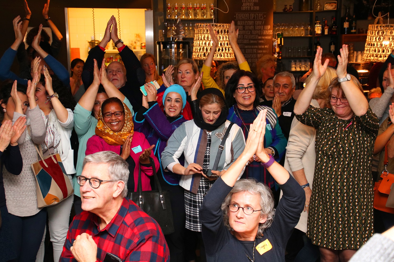 Nieuwkomers en Nederlanders gaan met elkaar in gesprek over alledaagse thema's. (Foto: aangeleverd)