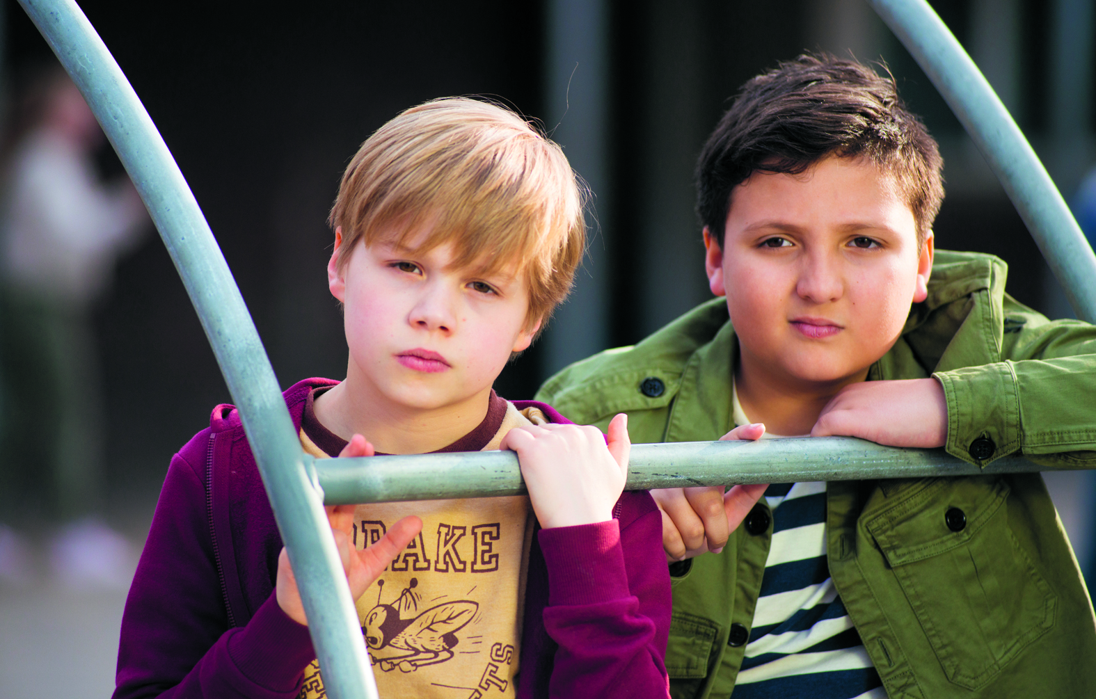 Een scène uit de film Superjuffie, met rechts Jeevan als Mimoun. Links van hem Lucas in de rol van Toby. (FOTO: AANGELEVERD)